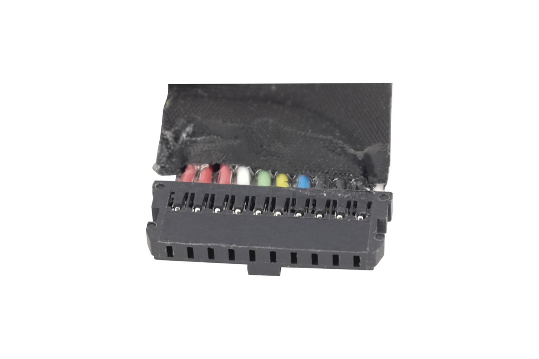 Nahaufnahme eines Steckers mit mehrfarbigen Drähten. Schwarzer Stecker mit mehreren farbigen Drähten.
