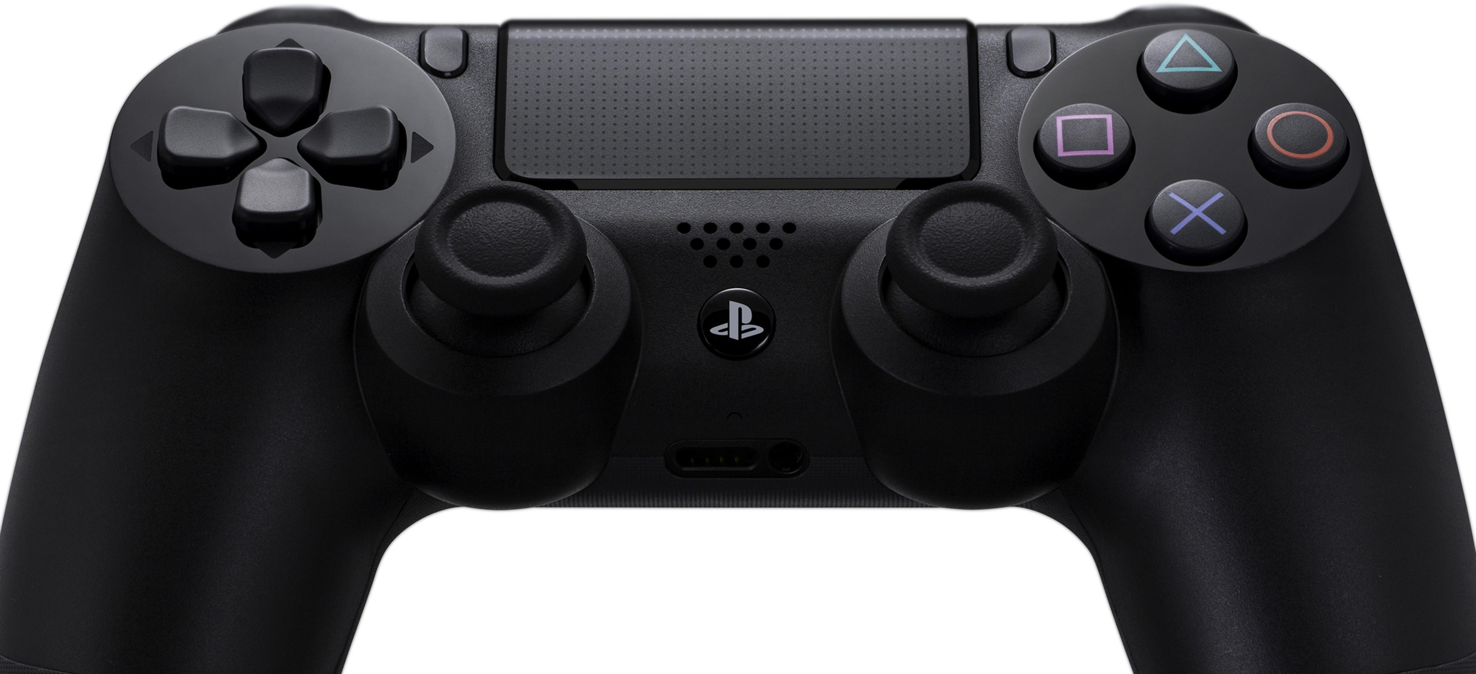 Ein schwarzer Playstation 4 Controller mit Knöpfen und Joysticks. Das PlayStation-Logo ist in der Mitte.