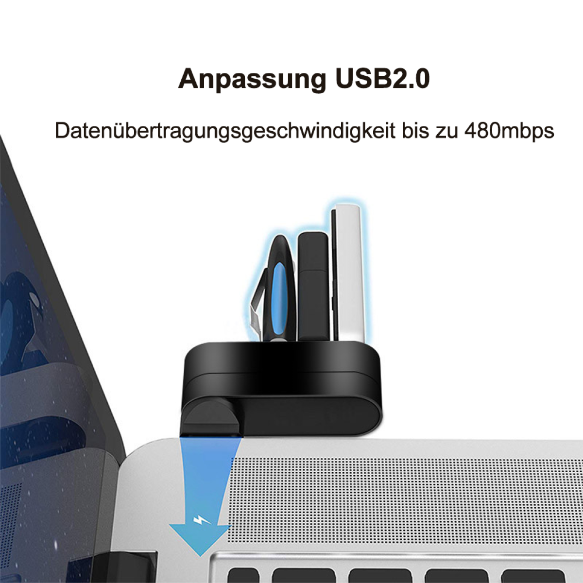USB-Hub mit drei USB-Laufwerken. An einen Laptop angeschlossen. Schwarz und Weiß. Blauer Pfeil.