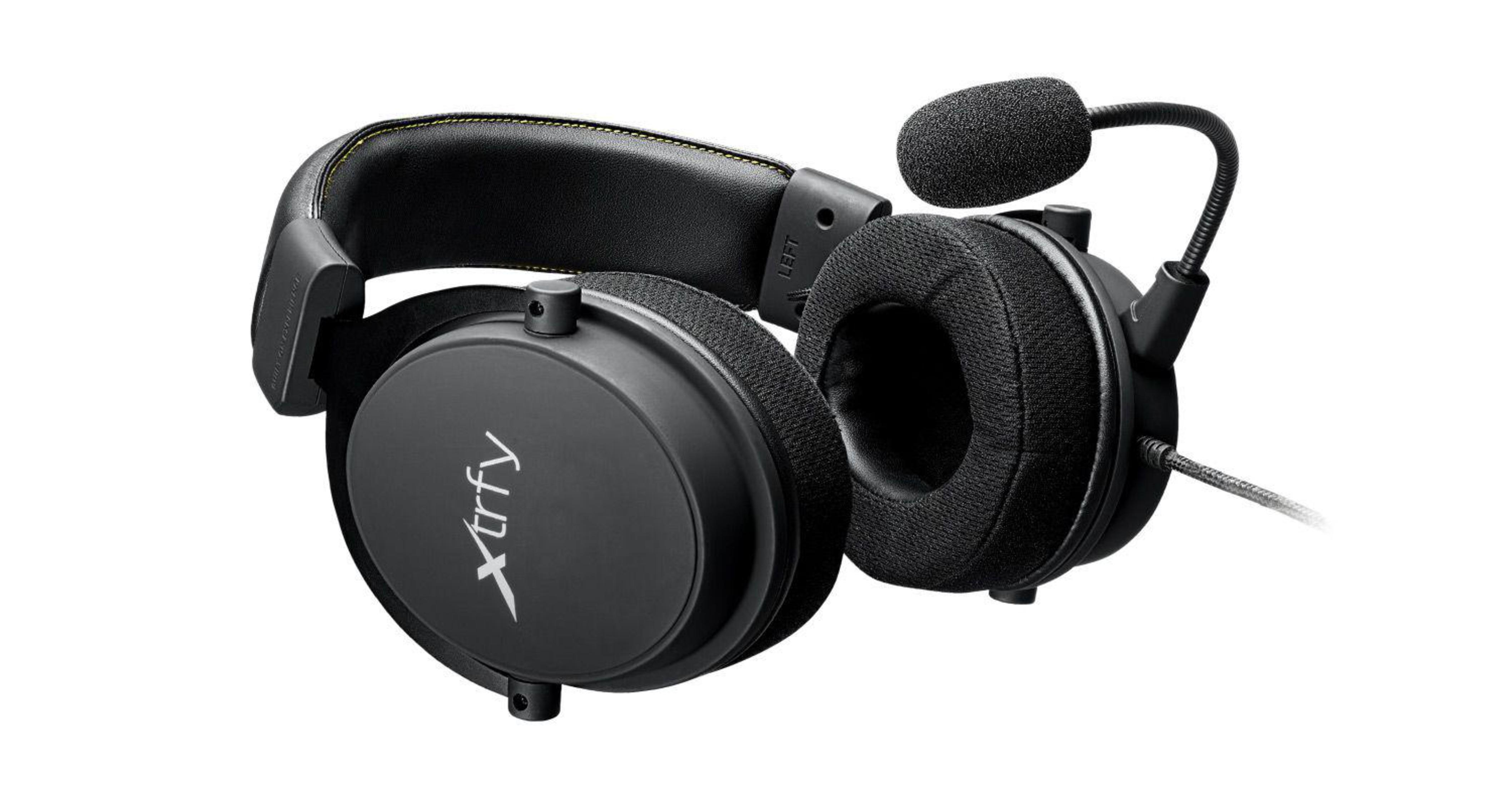 Ein schwarzes Headset mit Mikrofon auf weißem Hintergrund.