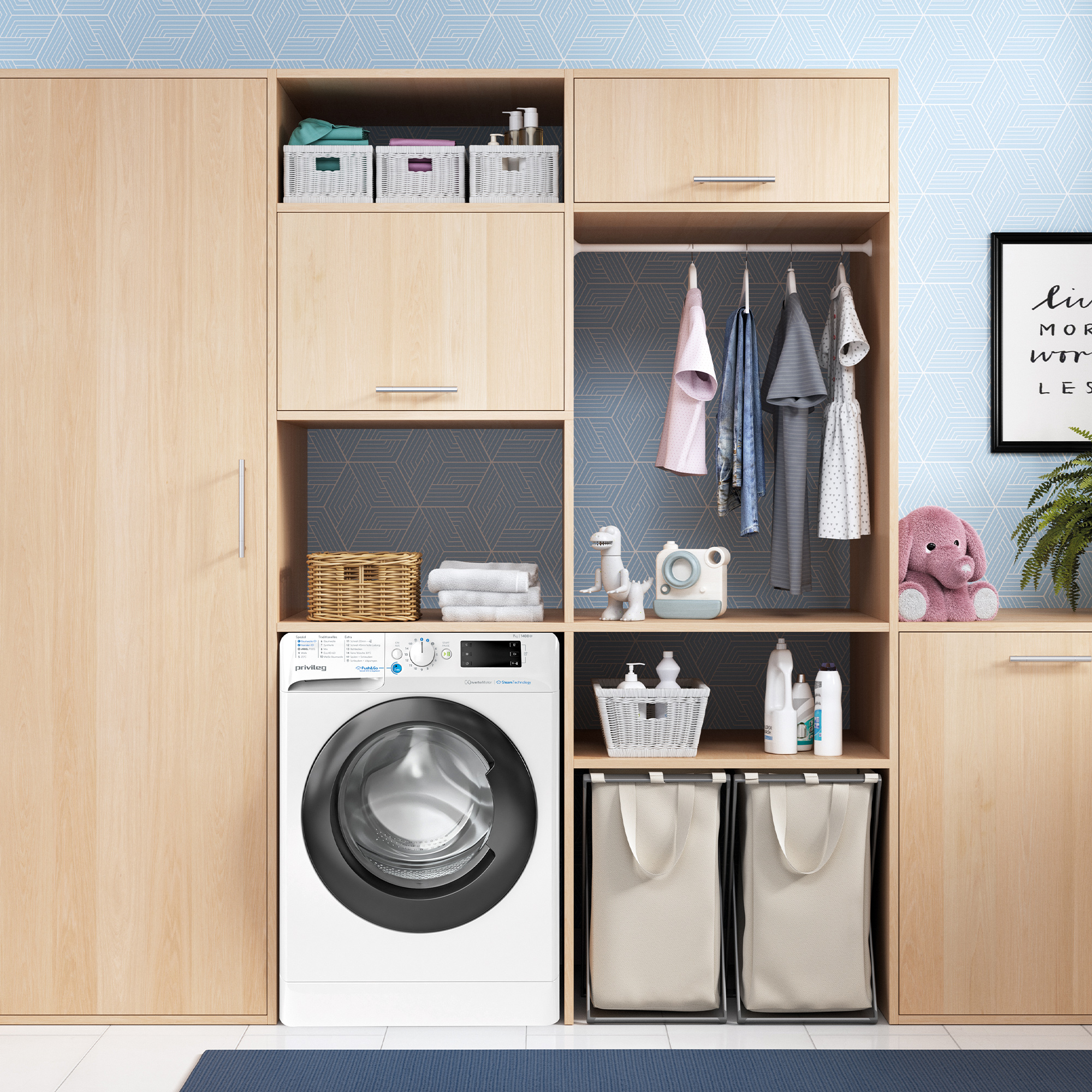 Waschküche mit Waschmaschine, Schrank und Wäschebeuteln.
