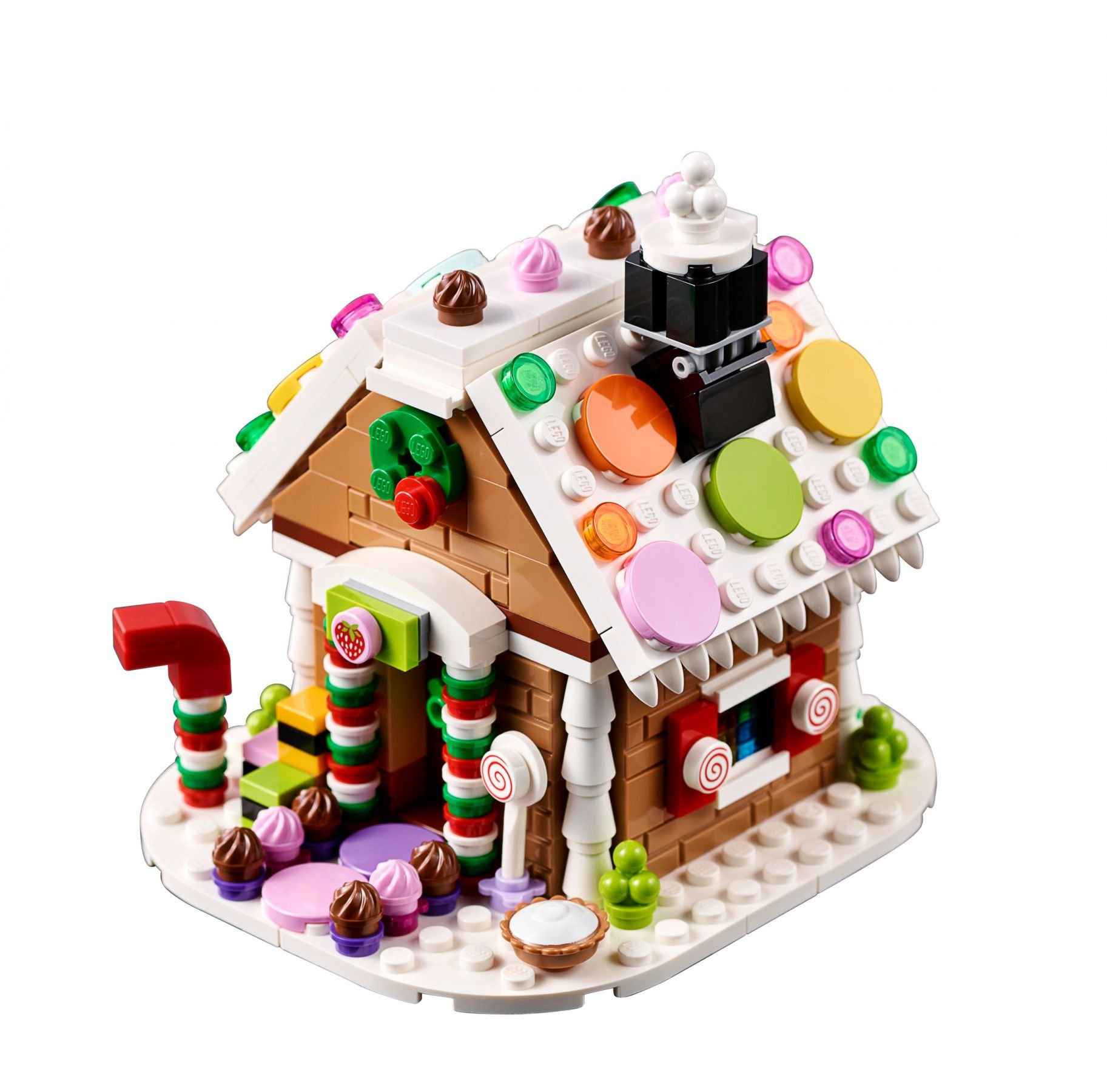 Ein Lebkuchenhaus aus Lego-Bausteinen mit vielen bunten Dekorationen.