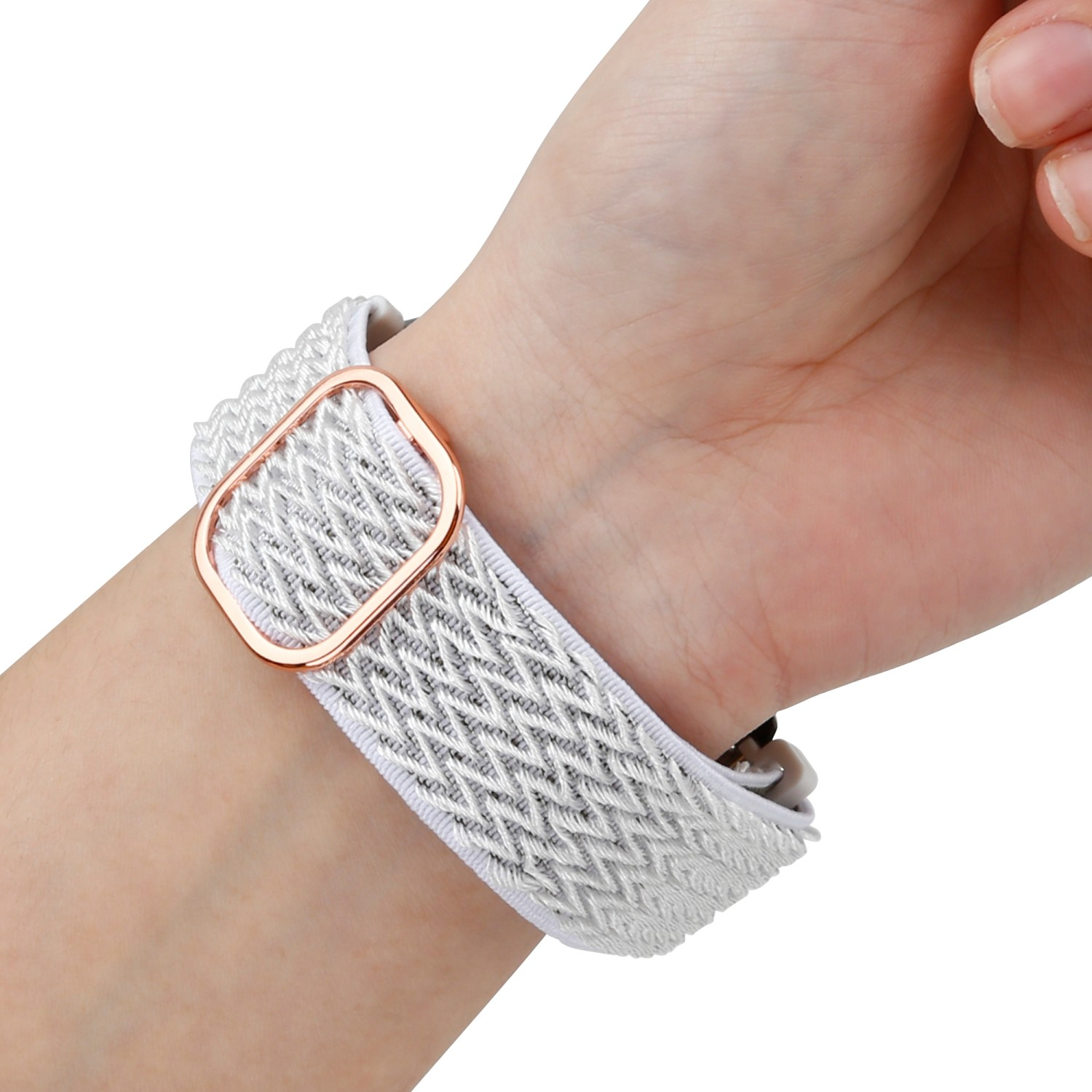 Das Handgelenk einer Person mit einem Uhrenarmband wird gezeigt. Das Band ist weiß und hat eine roségoldene Schnalle.