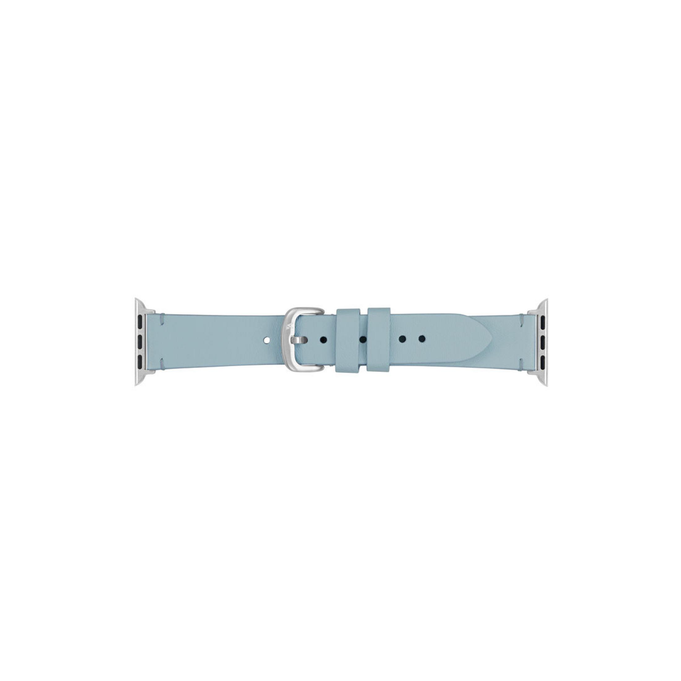 Hellblaues Uhrenarmband mit Schnalle. Das Armband hat Löcher und liegt auf weißem Untergrund.