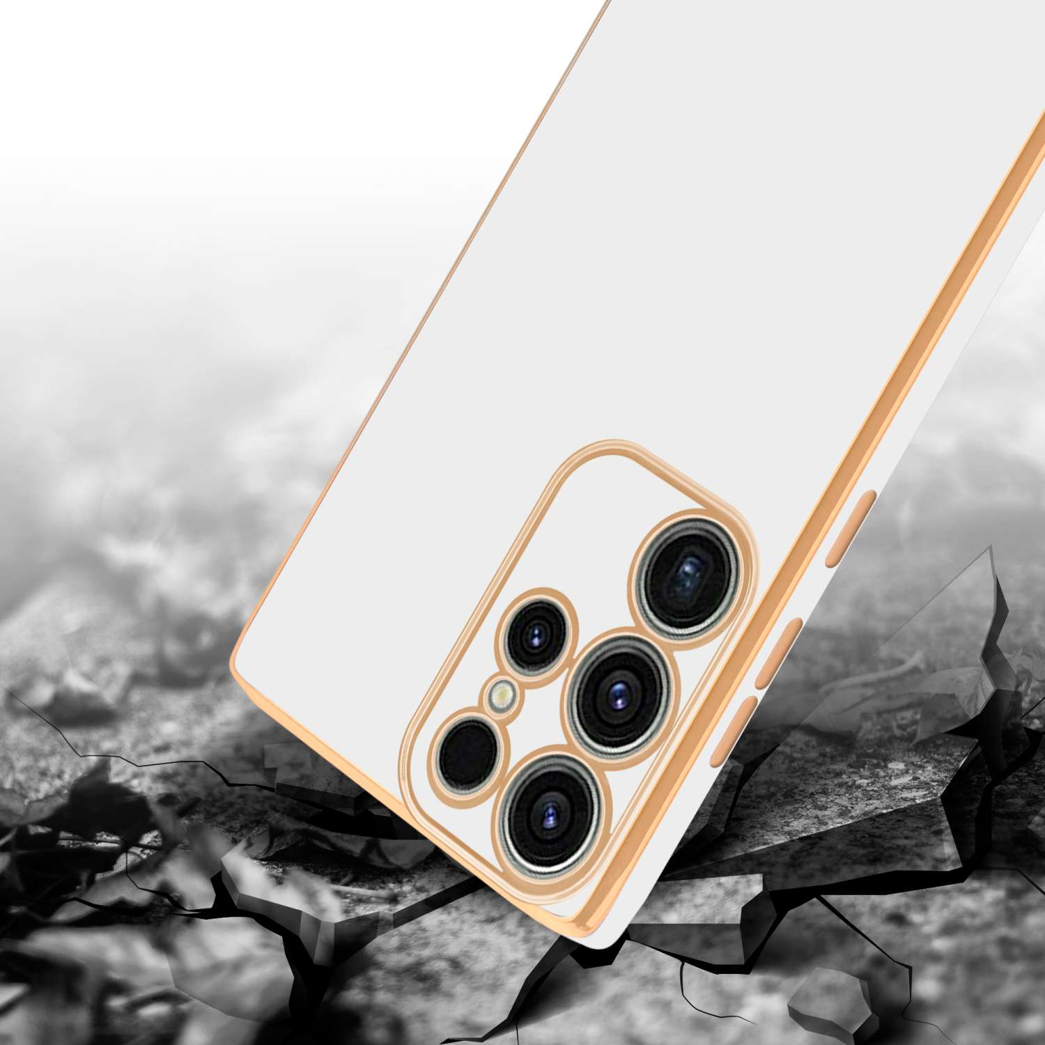 Una custodia per telefono, bianca con finiture dorate, sta cadendo su una superficie grigia incrinata. La fotocamera del telefono è visibile.