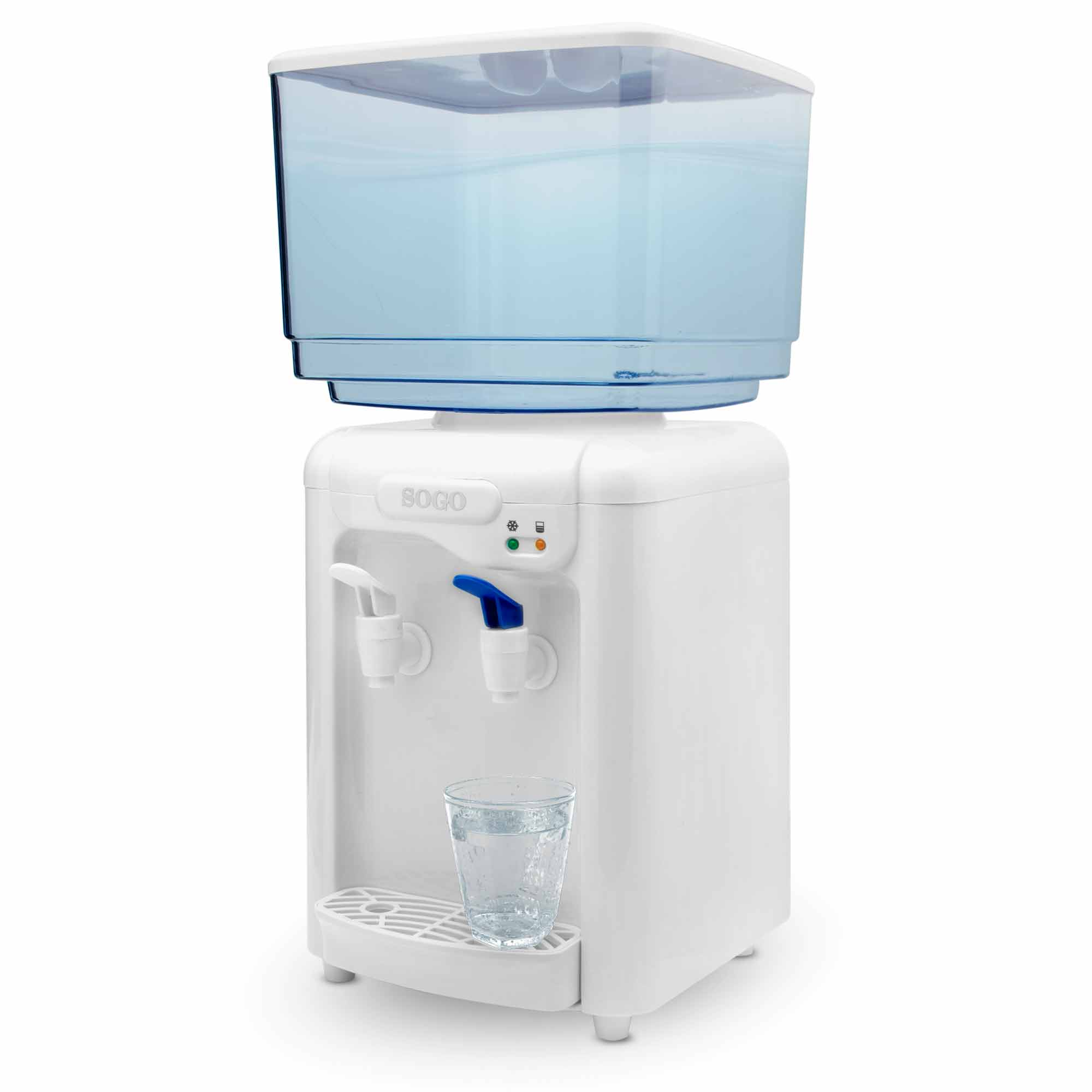 Un dispensador de agua blanco con un recipiente de agua azul encima y un vaso con agua.