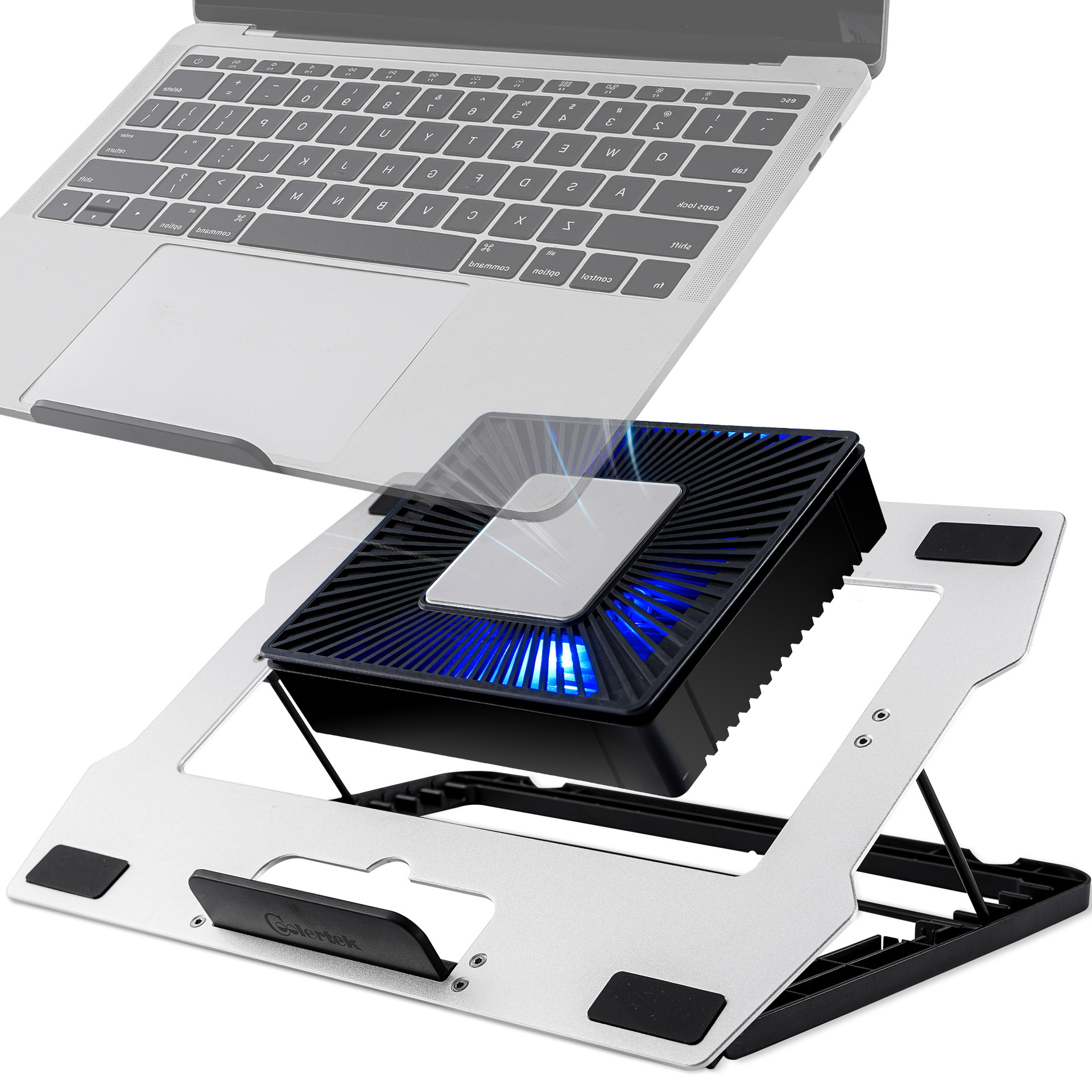 Laptop auf einem silbernen Ständer mit einem schwarzen Kühlpad. Blaue Lichter sind sichtbar.