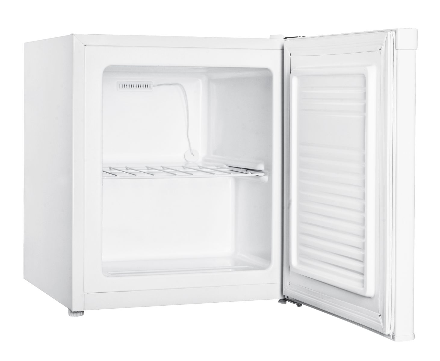 Mini nevera blanca con la puerta abierta. Interior vacío con una estantería.