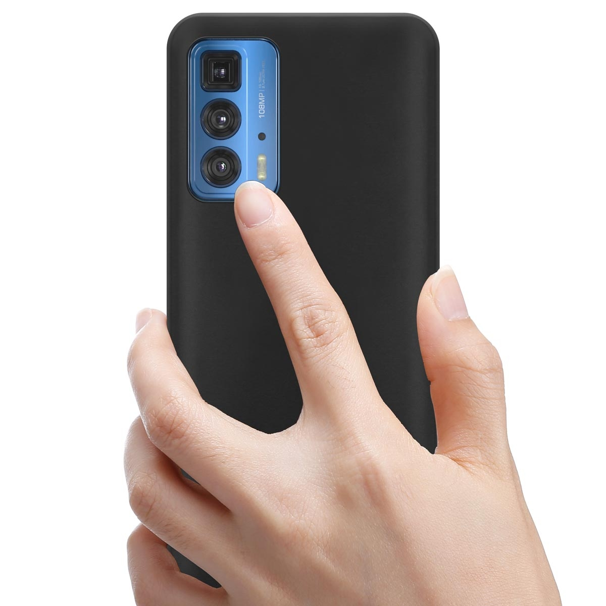 Eine Hand hält ein schwarzes Telefon mit blauem Kamerabereich. Das Telefon ist in einer Hülle.