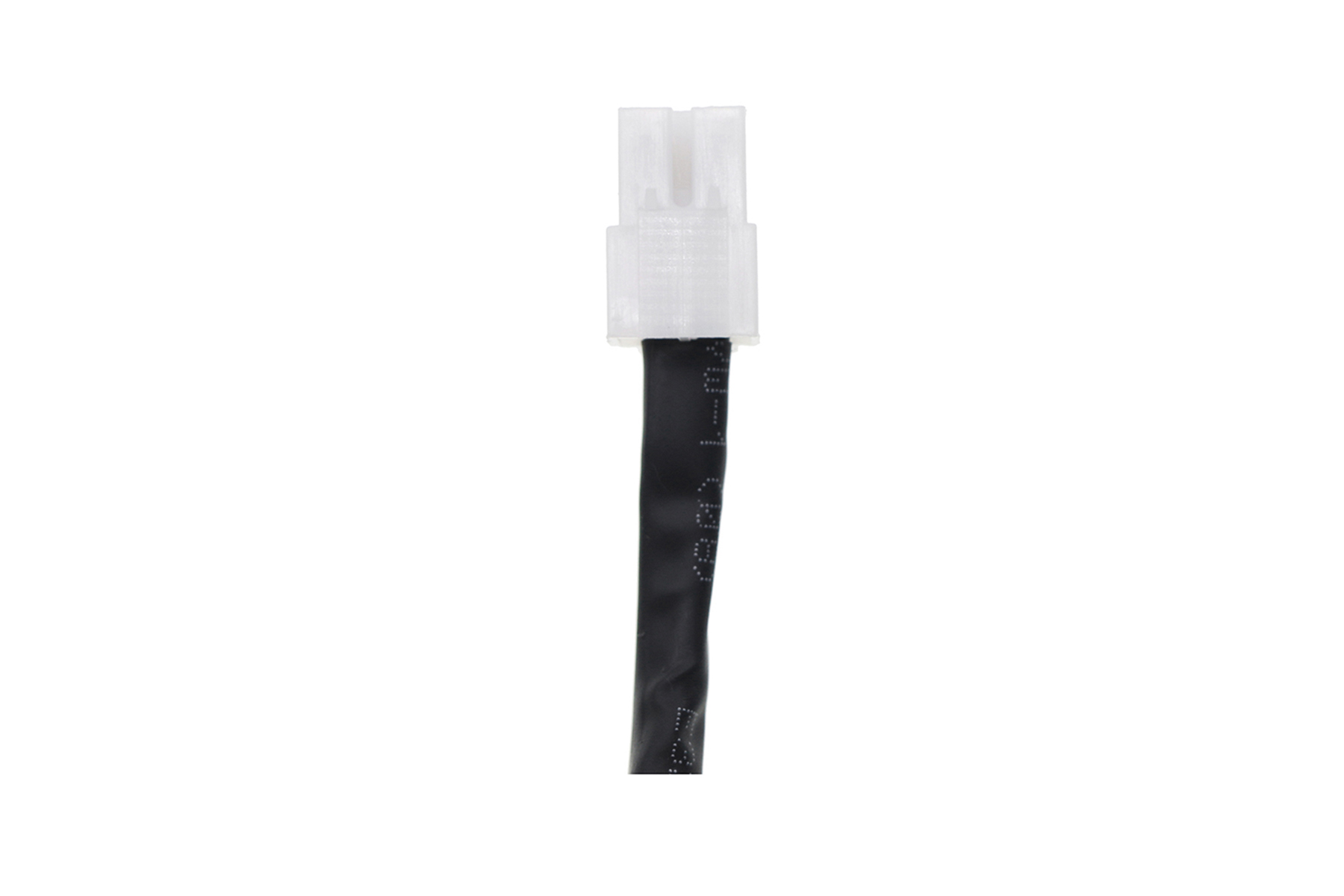 Primo piano di un connettore bianco su un filo nero. Il connettore è in plastica.