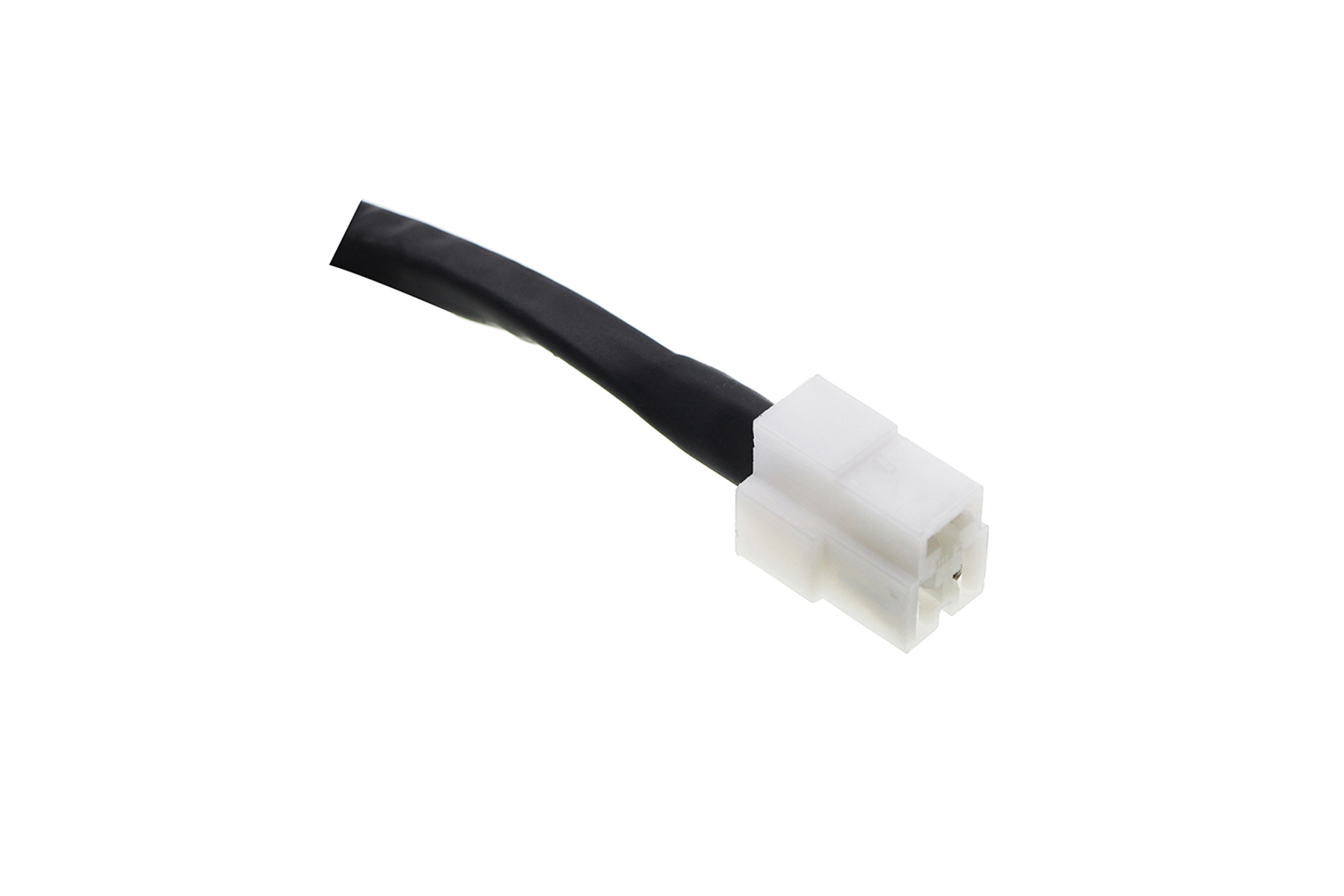 Un cavo nero con connettore bianco su sfondo bianco. Il connettore è angolato.