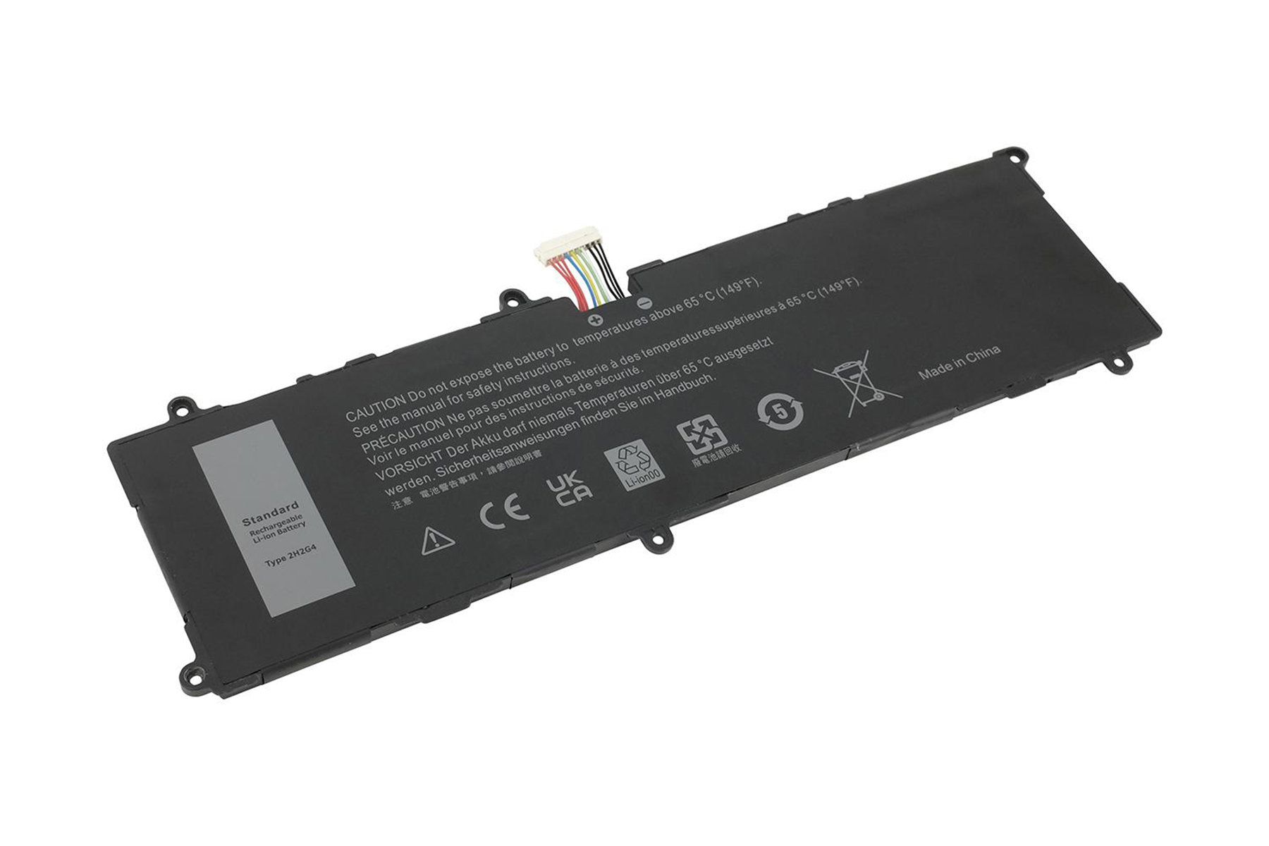 Schwarzer Laptop-Akku mit Etiketten, weißer Hintergrund, schräge Ansicht.