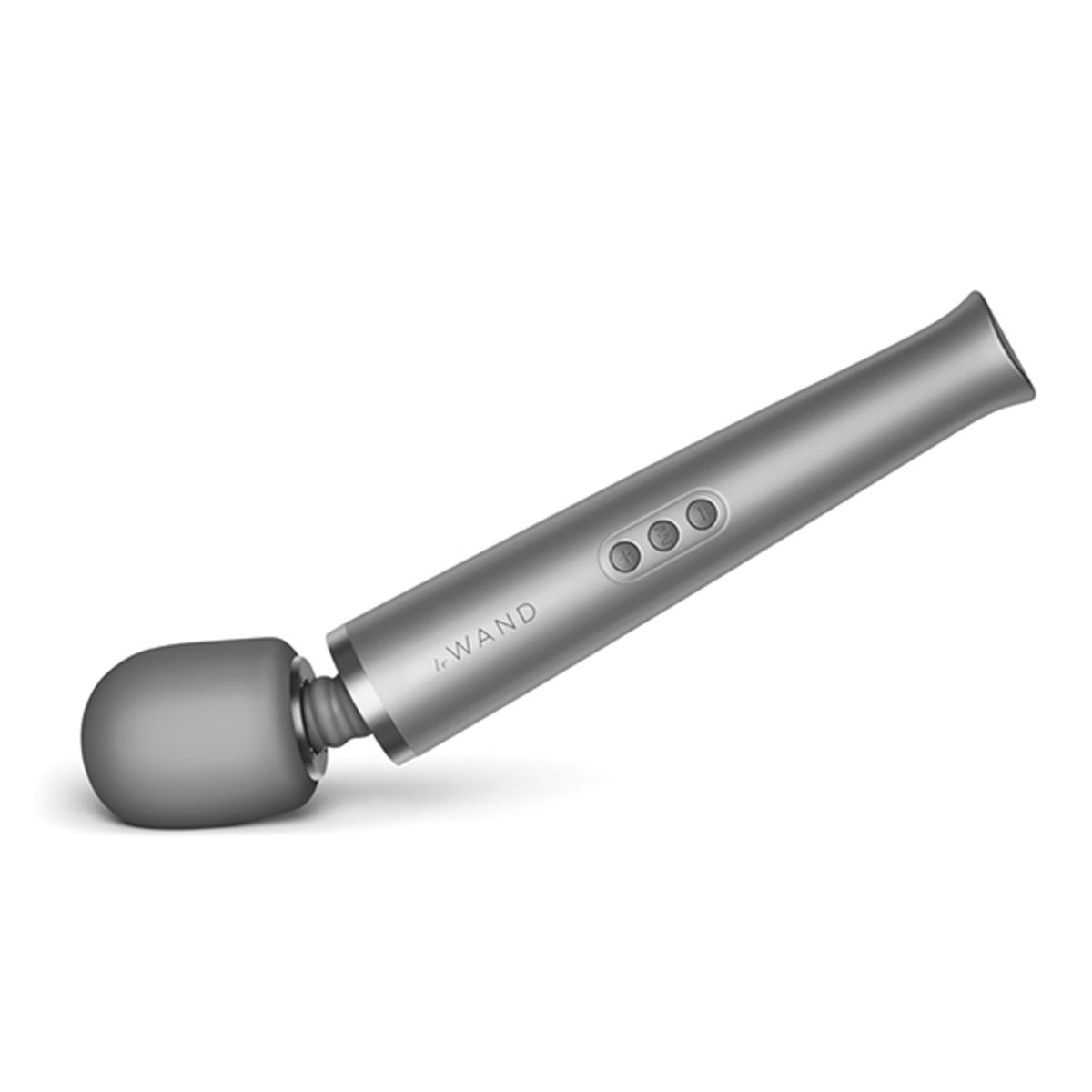 Ein silberner Vibrator mit drei Knöpfen und einem abgerundeten Kopf. Das Wort 