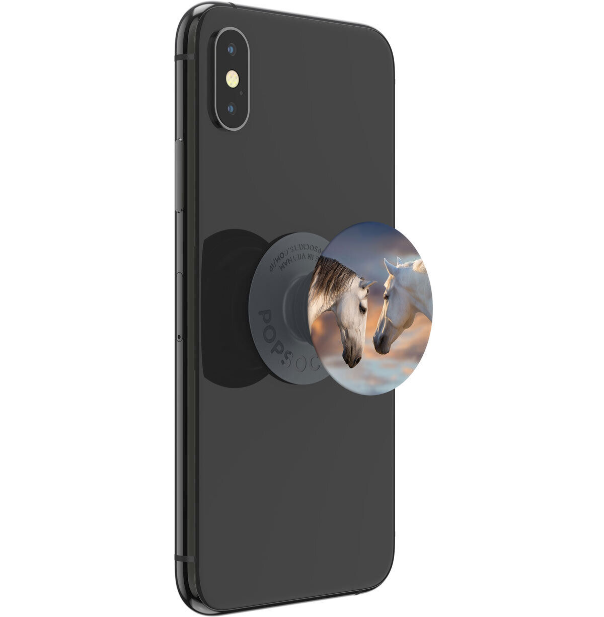 Schwarzes Telefon mit einem PopSocket mit zwei weißen Pferden. Telefon vor weißem Hintergrund.