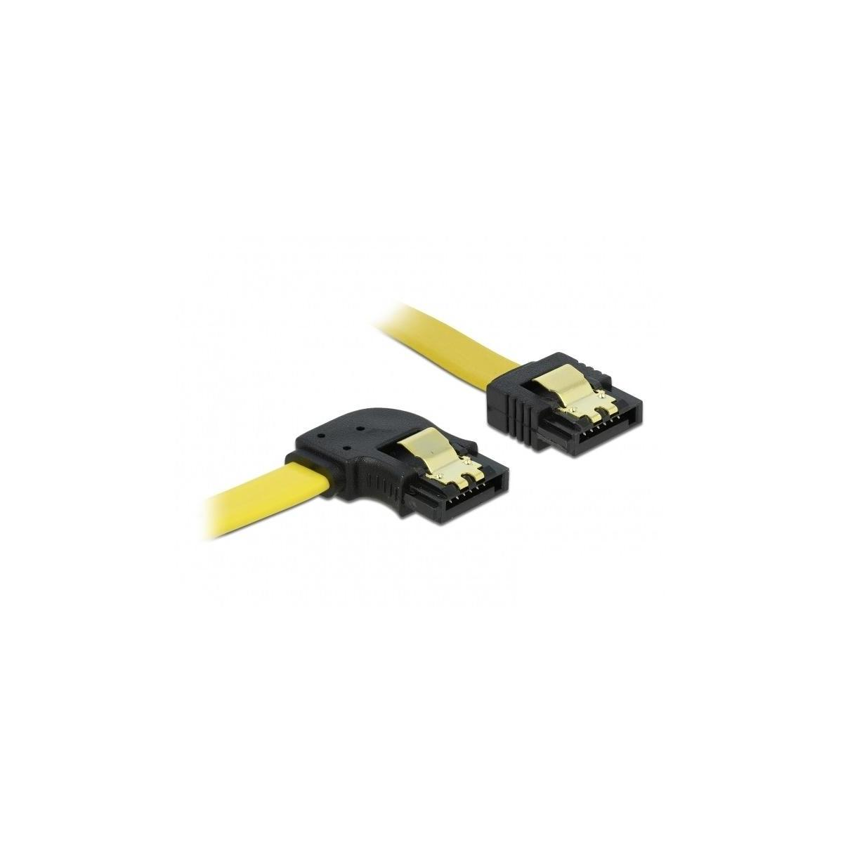 Cavo SATA giallo con connettori neri. Il cavo è su sfondo bianco. I connettori sono angolati.