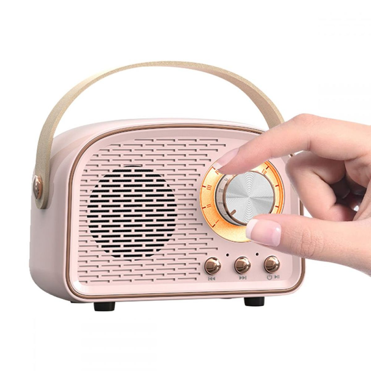 Ein pinkfarbenes Retro-Radio mit Griff und eine Hand, die einen Drehknopf auf weißem Hintergrund dreht.