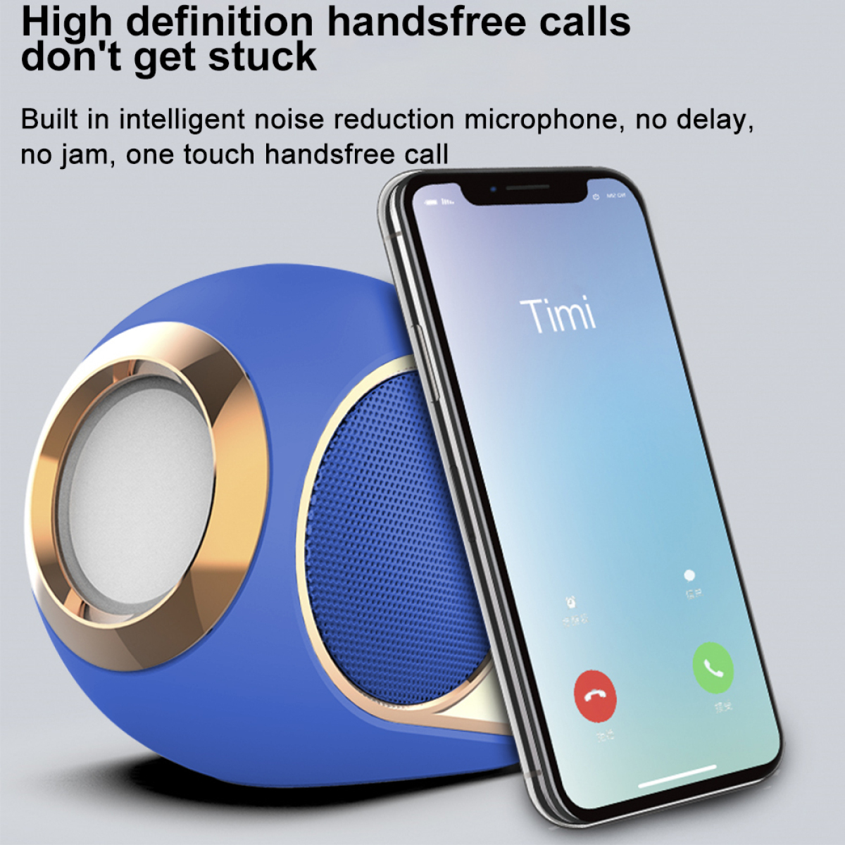 Blau-goldener Lautsprecher neben einem Smartphone, das einen Anrufbildschirm mit dem Namen Timi anzeigt.