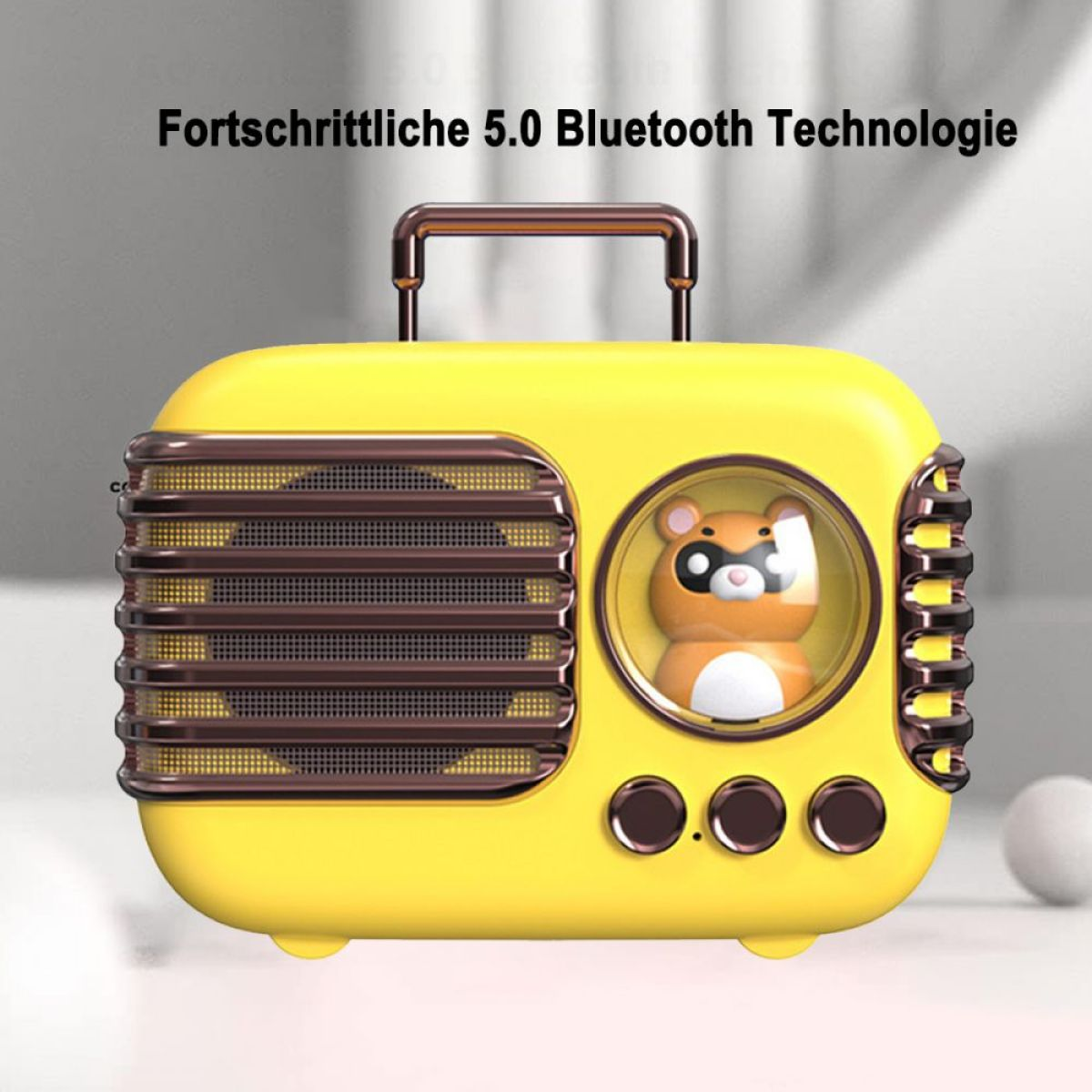 Ein gelber Lautsprecher im Retro-Stil mit einem Hamster davor.