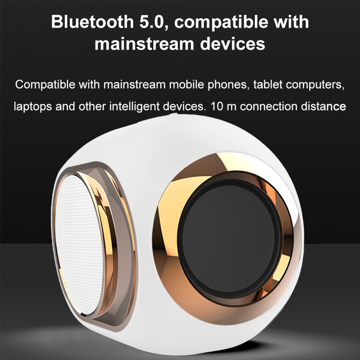 Weißer und goldener Bluetooth-Lautsprecher mit Mesh-Lautsprecher und schwarzem Lautsprecher. Schwarzer Hintergrund.