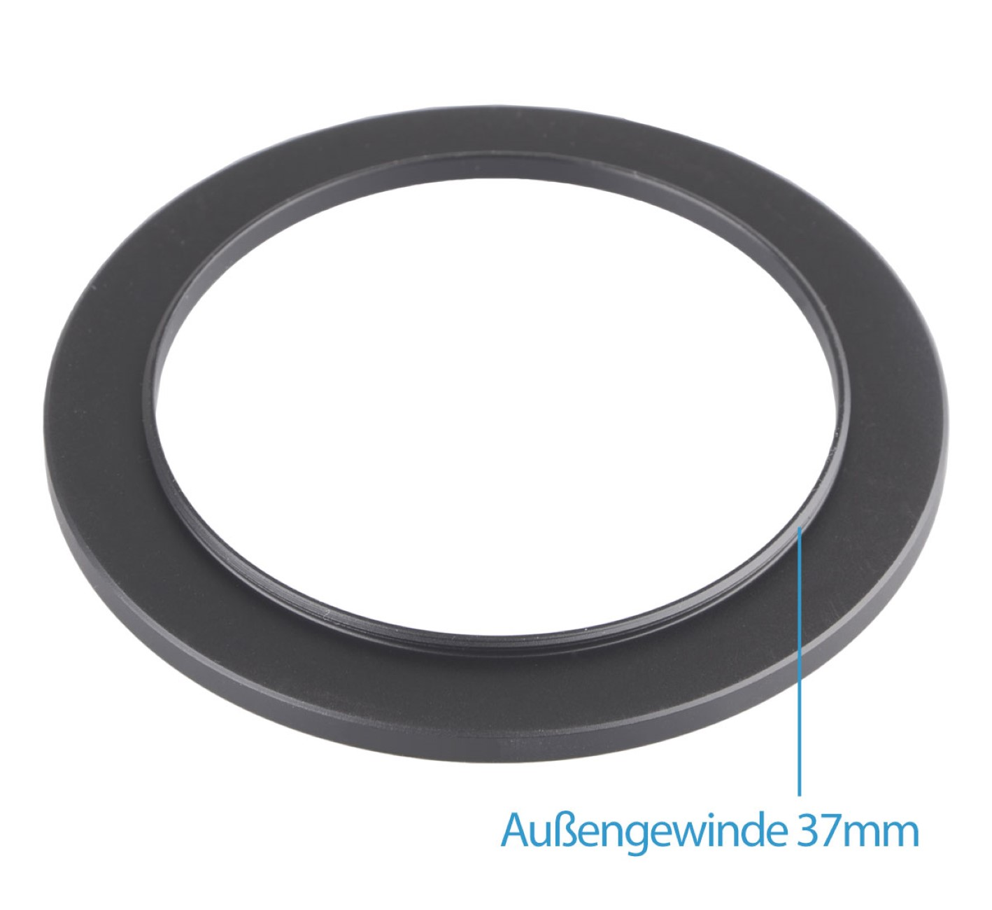 Ein schwarzer Ring mit einem 37-mm-Gewinde.
