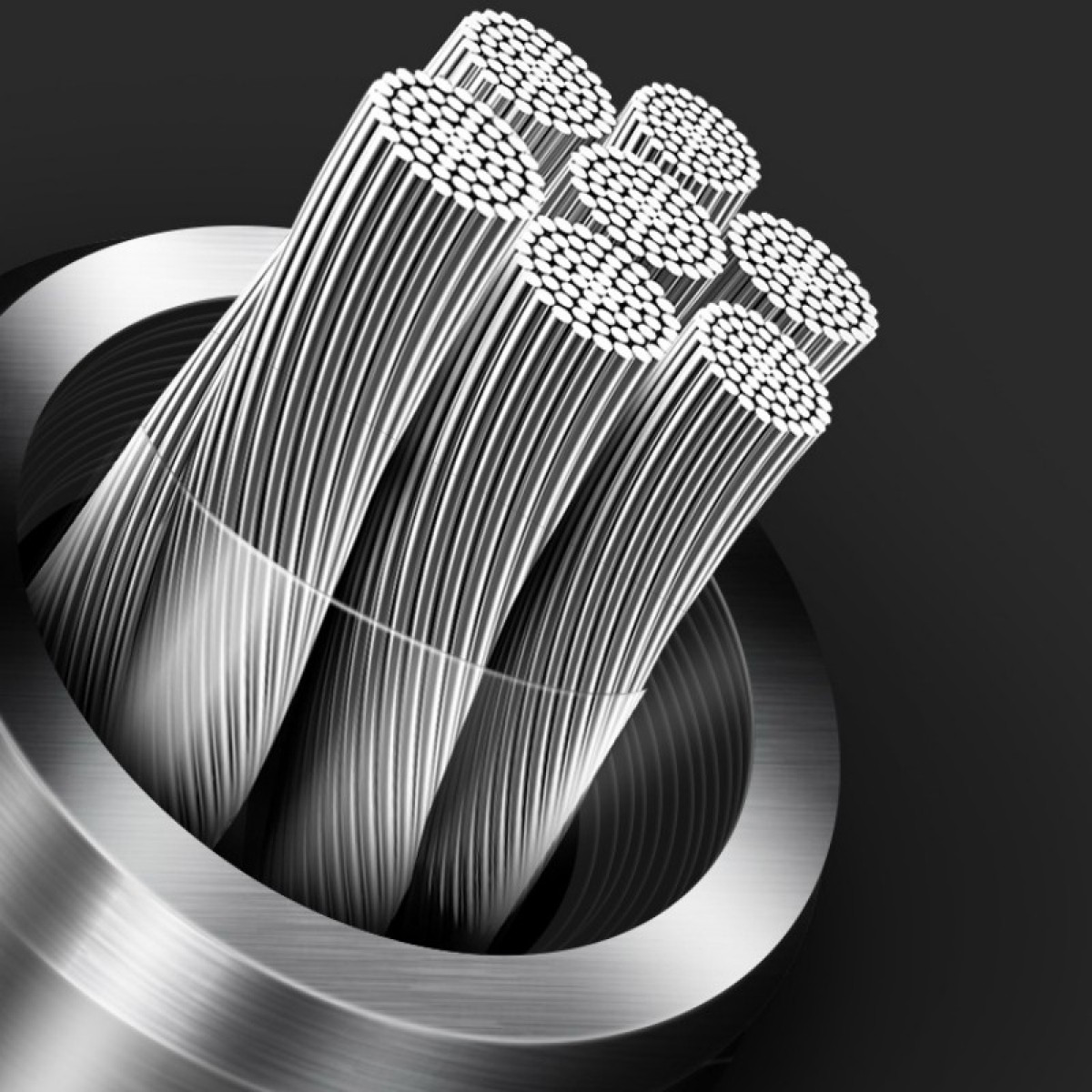 Zbliżenie wiązki srebrnych drutów wewnątrz metalowej rury.