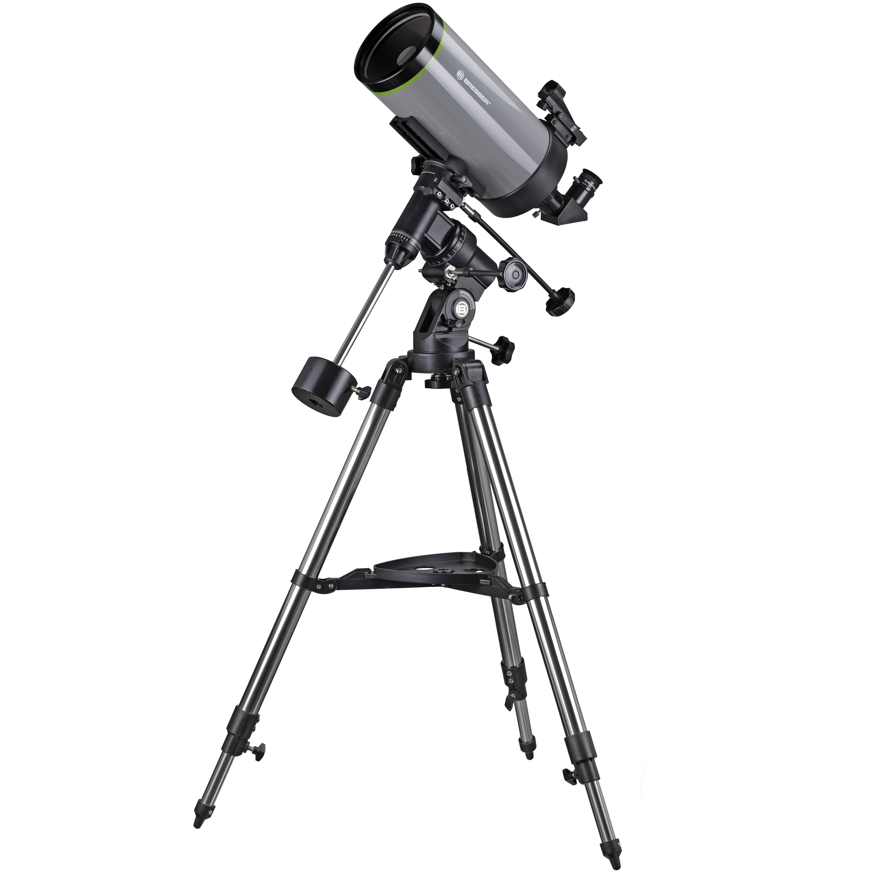 Un telescopio sobre un trípode. Tiene un tubo gris y componentes negros, sobre fondo blanco.