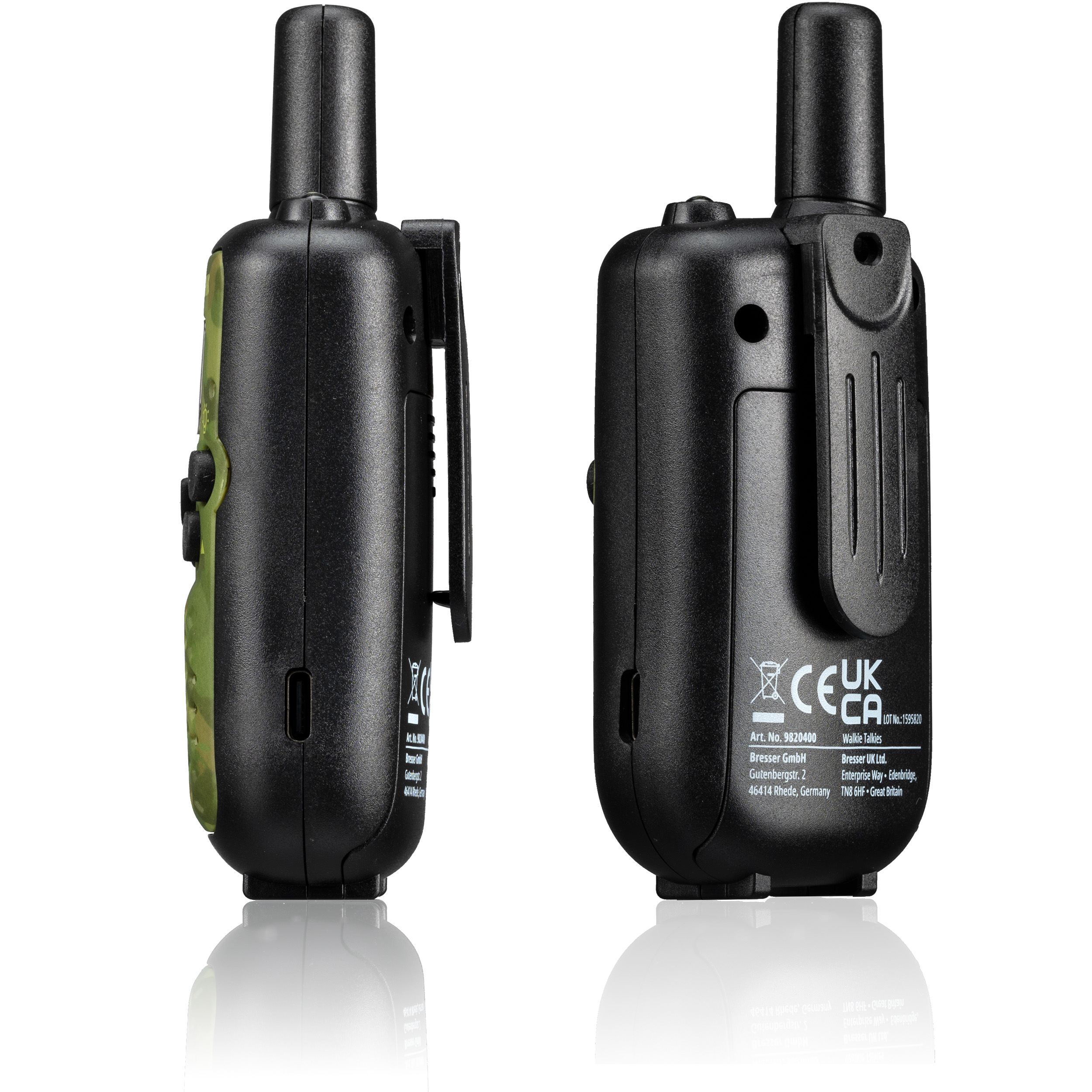 Dos walkie-talkies negros uno al lado del otro. Tienen detalles verdes y clips en la parte trasera. Fondo blanco.