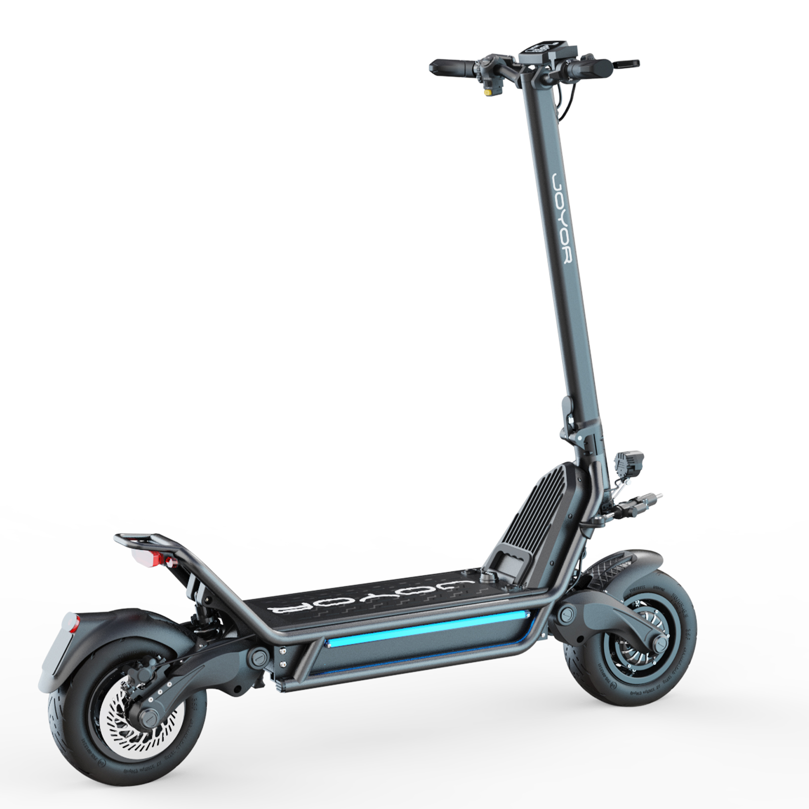 Schwarz-grauer Elektroroller. Blaue Lichter an der Unterseite. Weißer Hintergrund.