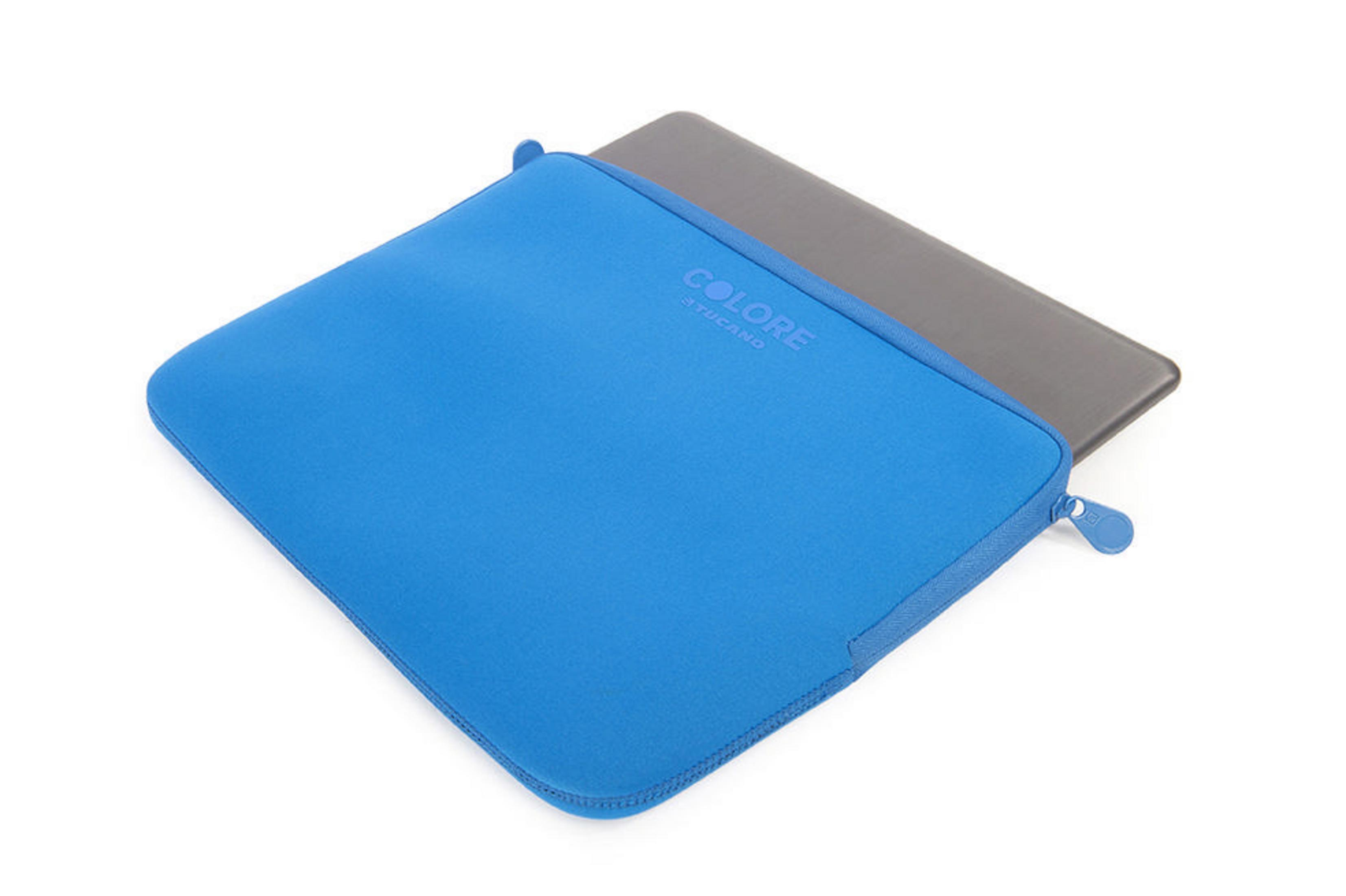 Custodia blu per tablet con tablet all'interno. Chiusura con zip e sfondo bianco. Il logo "Colore" è visibile.