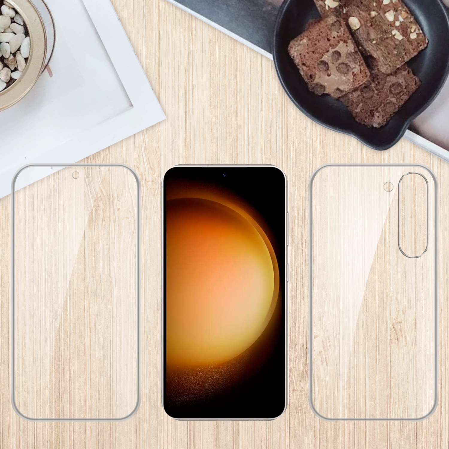 Telefono con protezione schermo accanto alla protezione e brownies su un tavolo di legno.