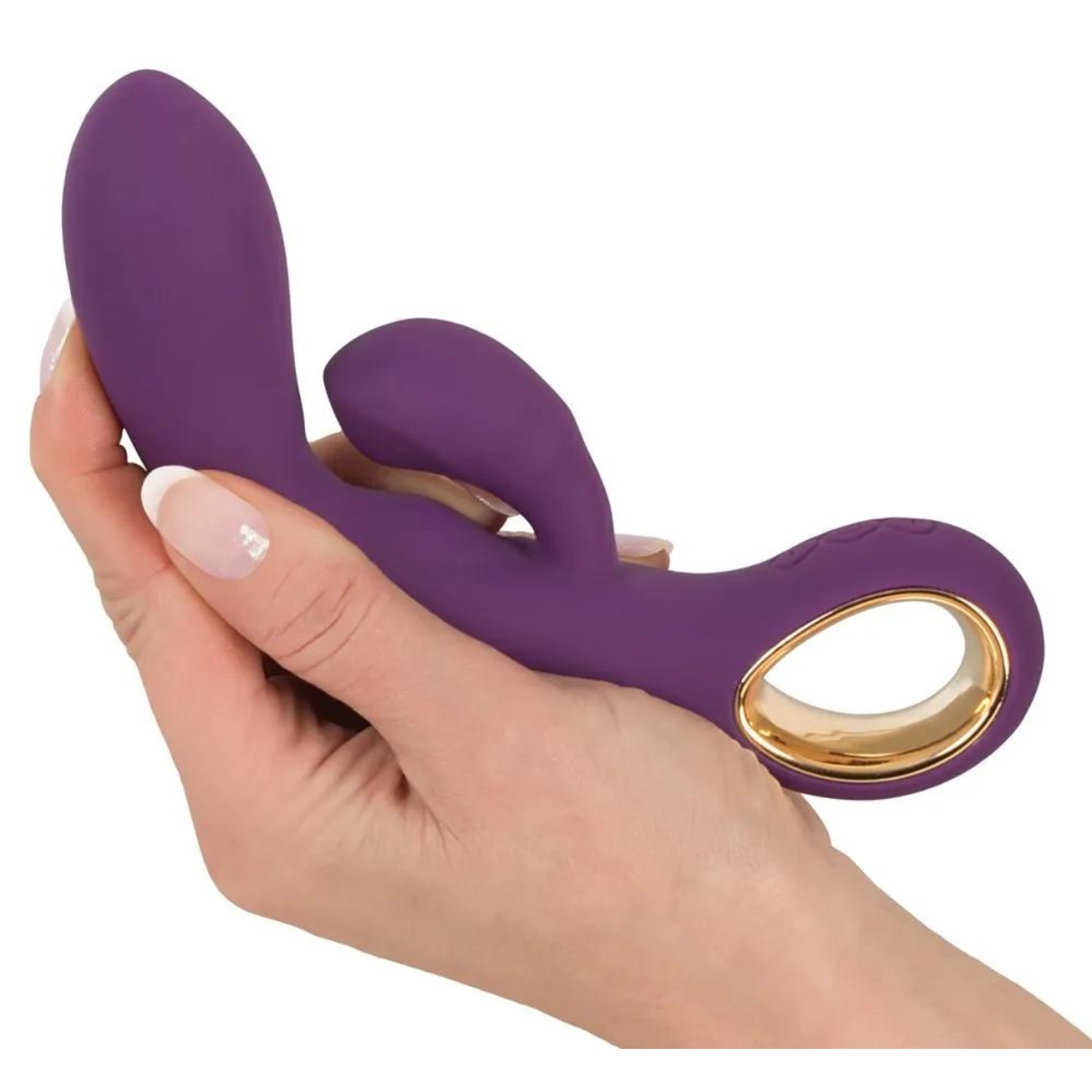 Eine Hand hält ein lila Sexspielzeug mit goldenem Ring.