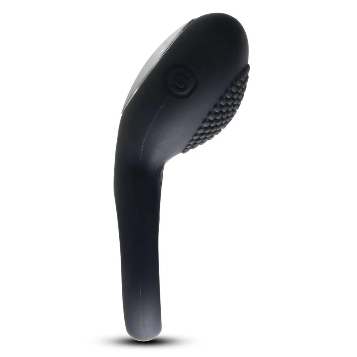 Czarny wibrator o zakrzywionym kształcie. Posiada teksturowaną głowicę, przycisk zasilania i gładki uchwyt.