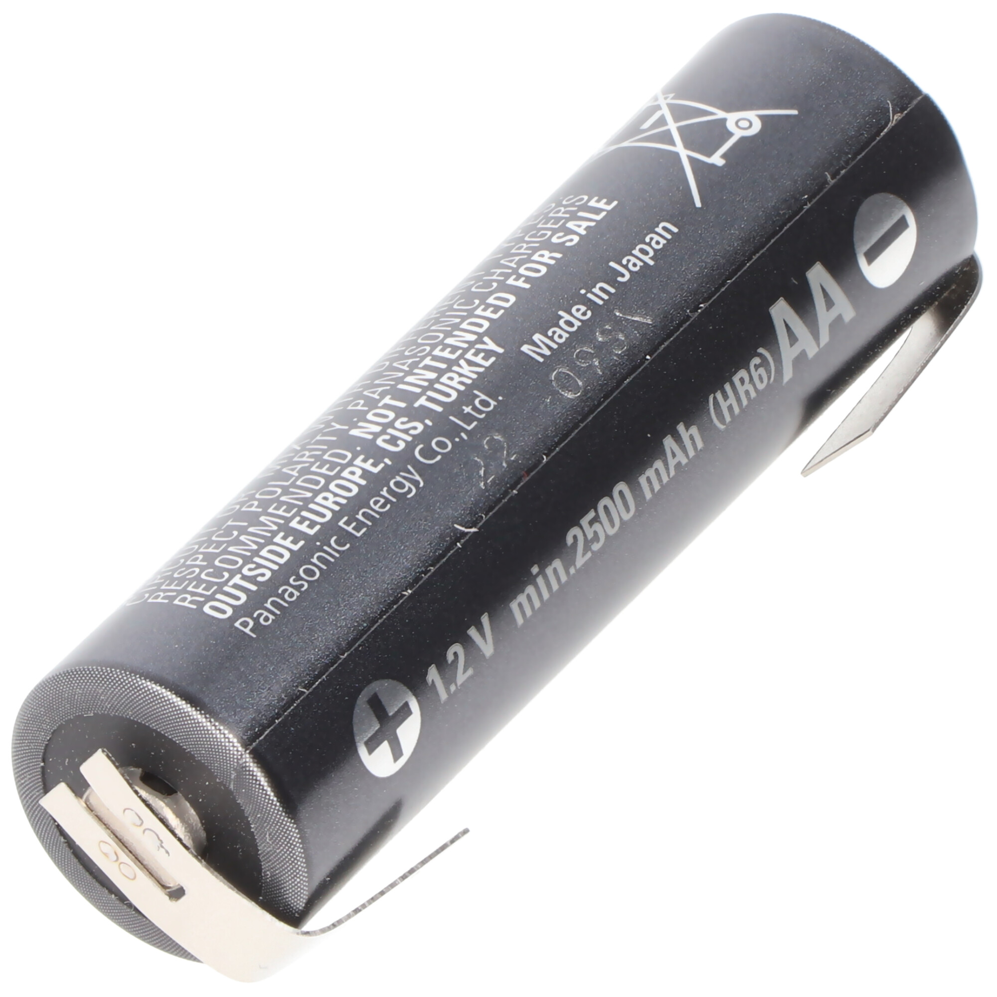 Schwarze AA-Batterie mit weißem Text und Plus- und Minuszeichen, hergestellt in Japan.