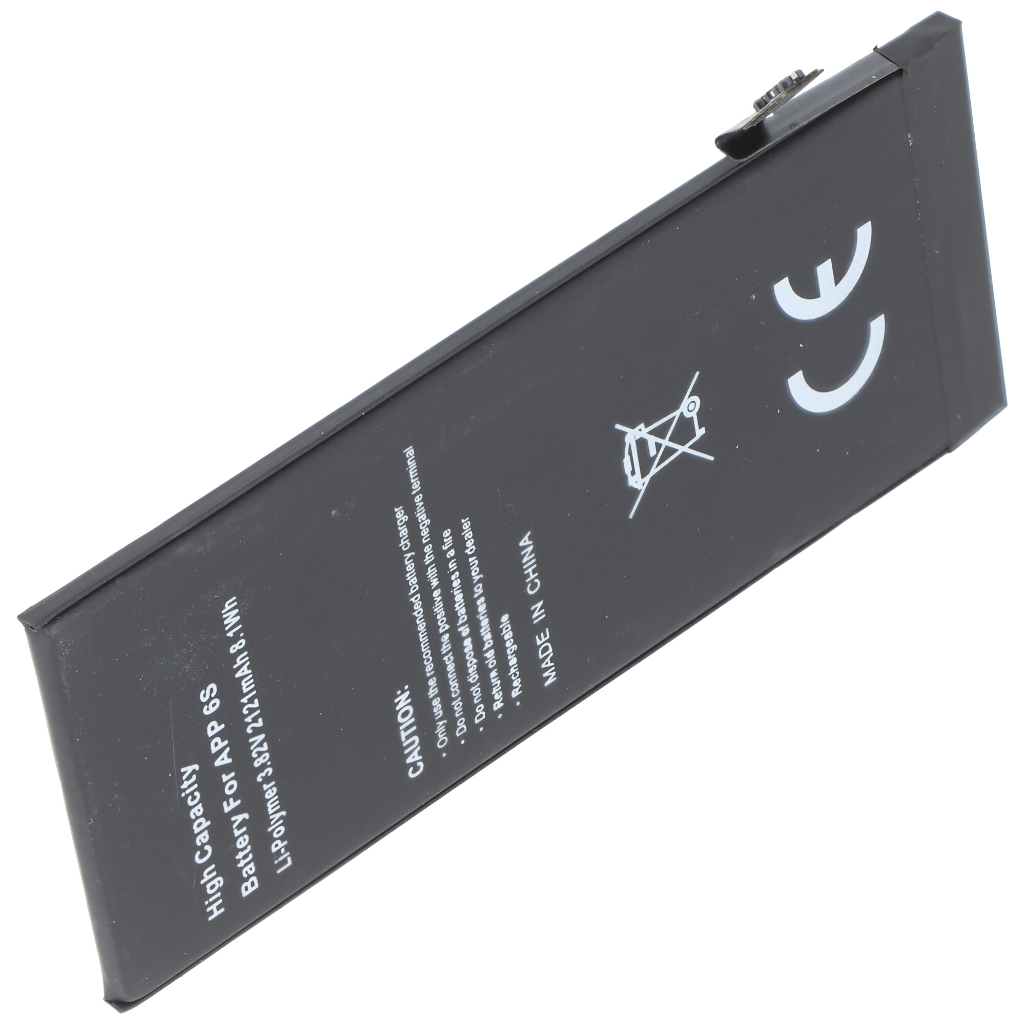 Eine schwarze Batterie mit Text und Symbolen. Sie hat Warnhinweise und die Aufschrift "Made in China".