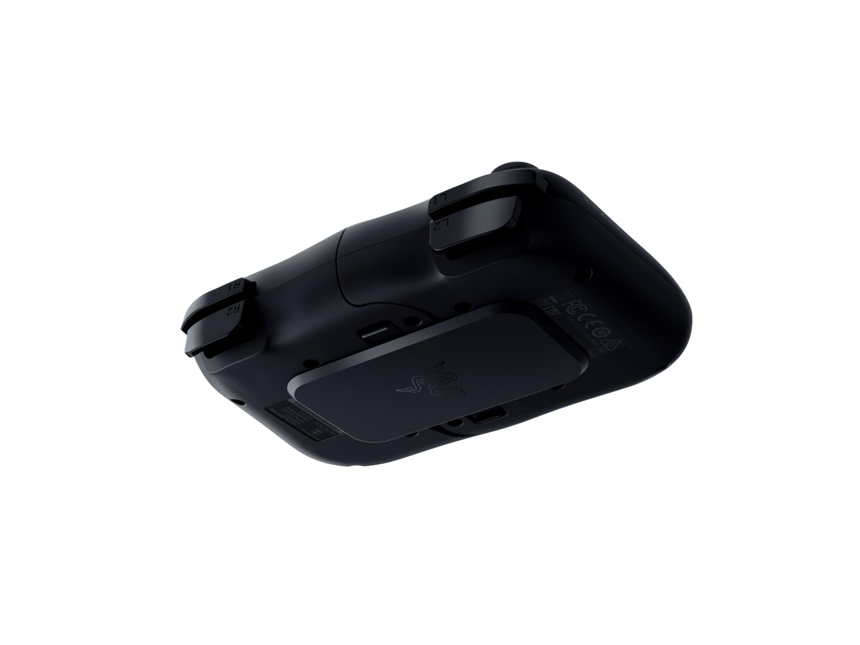 Czarny gamepad Razer, widok od dołu. Widoczne przyciski i port ładowania.