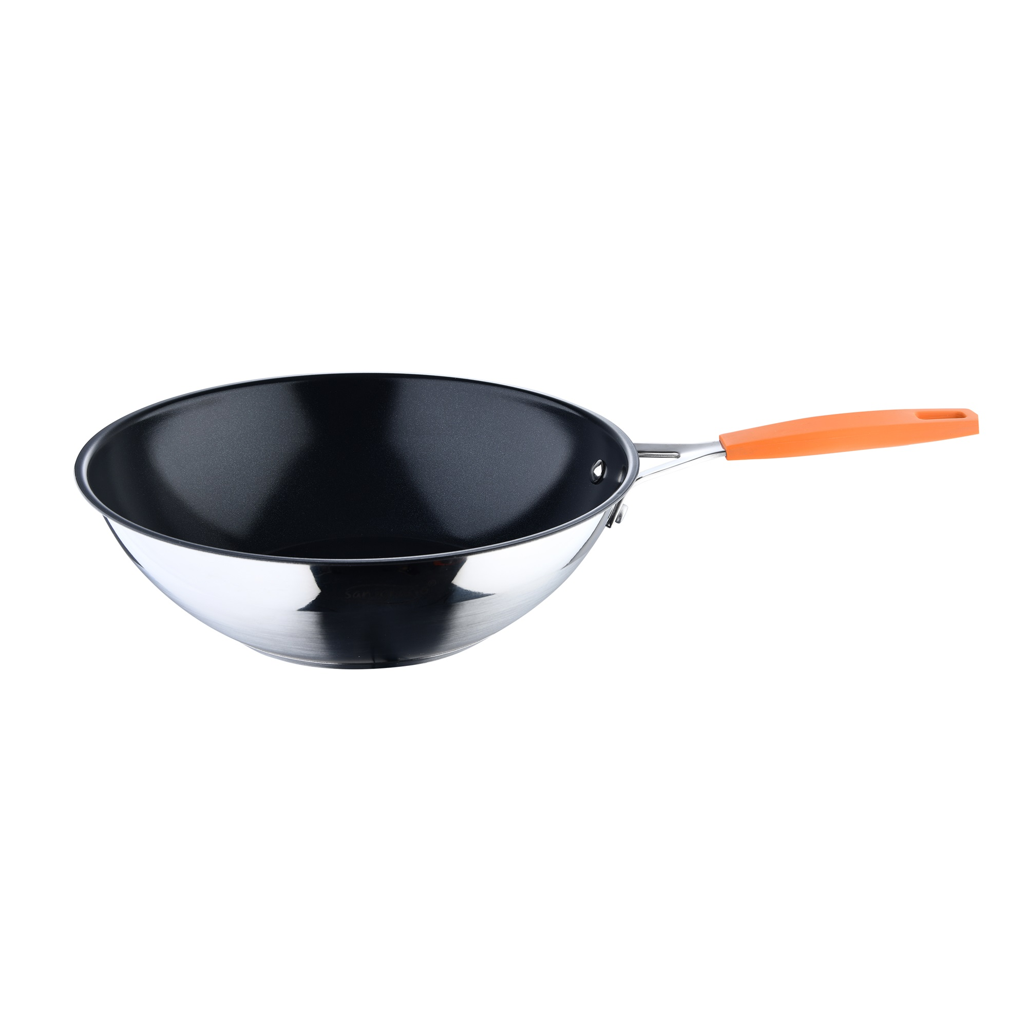 Un wok de acero inoxidable con interior negro y mango naranja. El wok está sobre un fondo blanco.