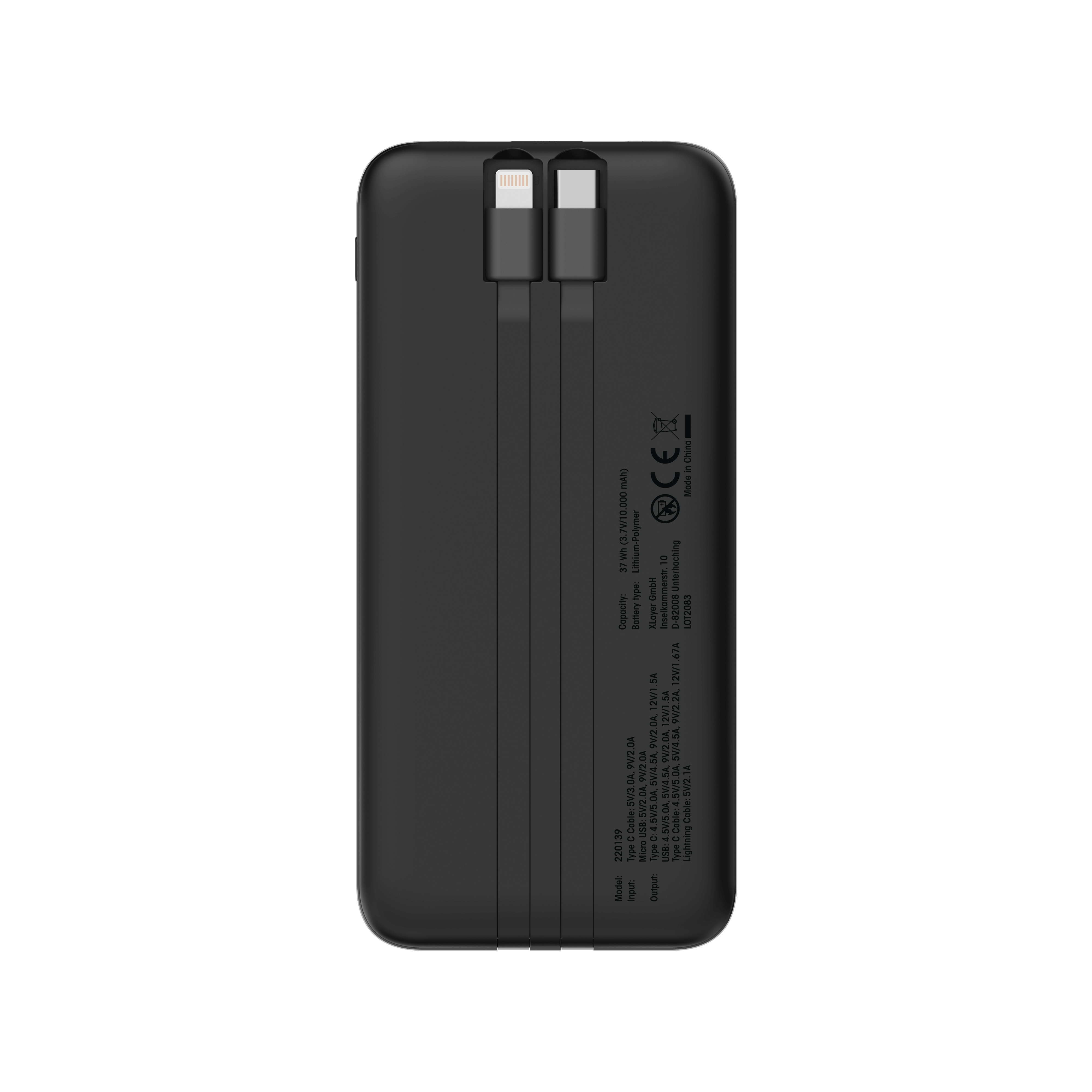 Schwarze Powerbank mit angeschlossenen Kabeln. Weißer Hintergrund. Sie hat Lightning- und USB-C-Anschlüsse.