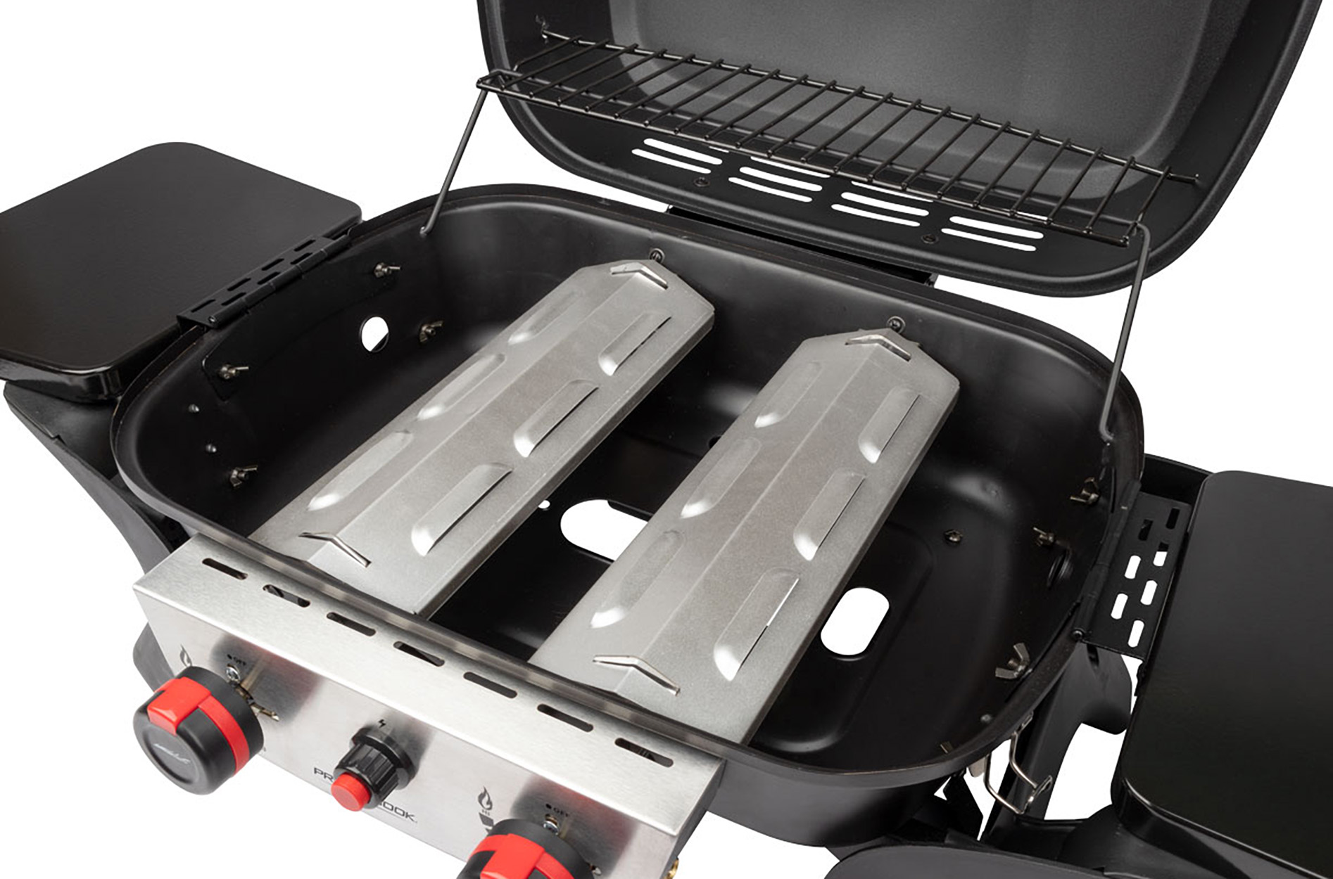 Ein schwarzer Grill mit zwei silbernen Metallplatten und roten Knöpfen, offen und einsatzbereit.