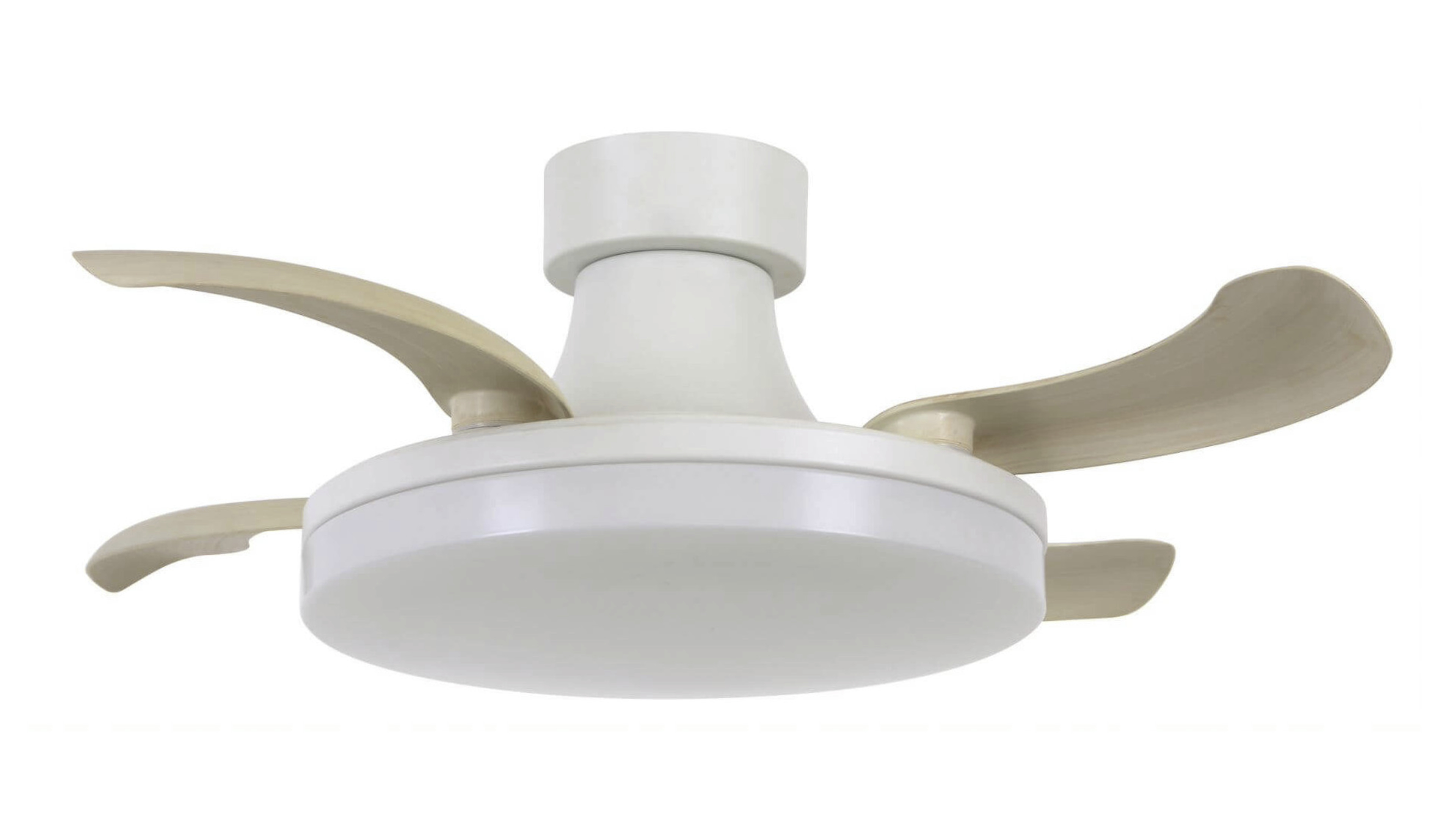 Weißer Deckenventilator mit vier Holzblättern, Leuchte und weißem Sockel.