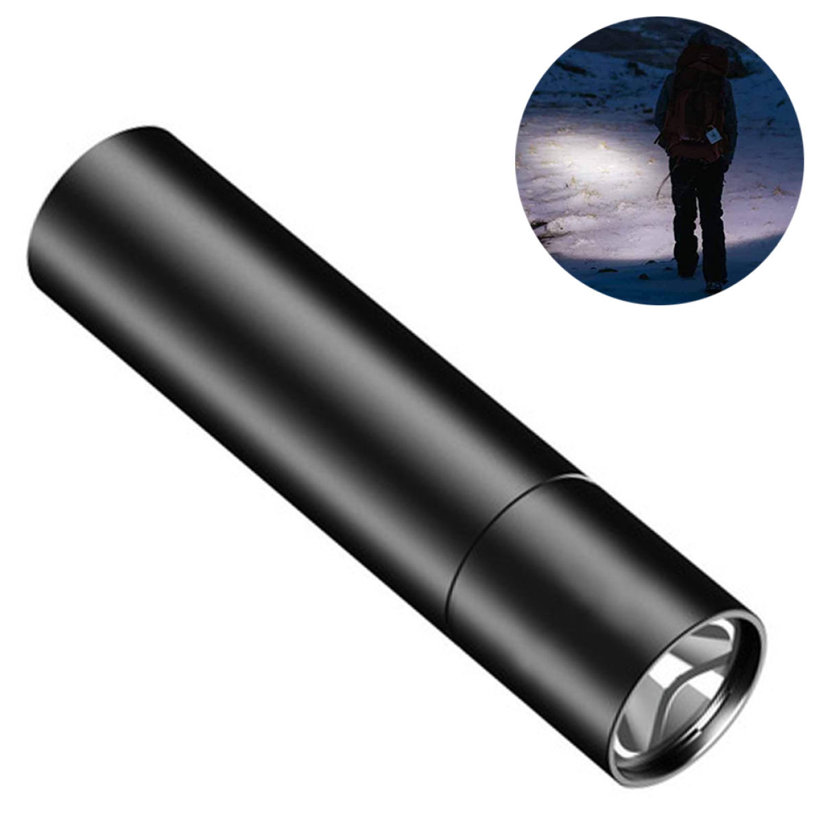 Schwarze Taschenlampe. Eine Person geht im Schnee, beleuchtet von der Taschenlampe.
