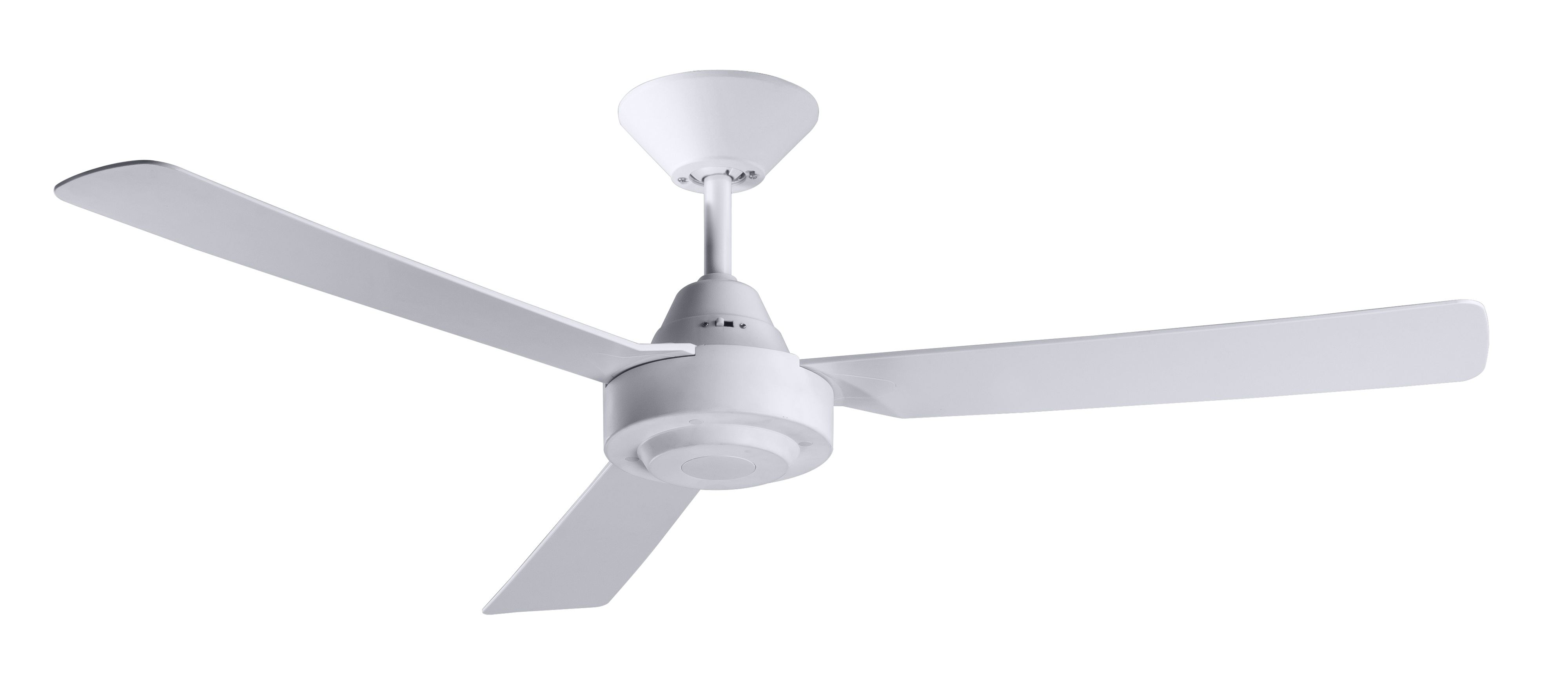 Ventilatore da soffitto bianco con tre pale. Il ventilatore è montato su un soffitto bianco.