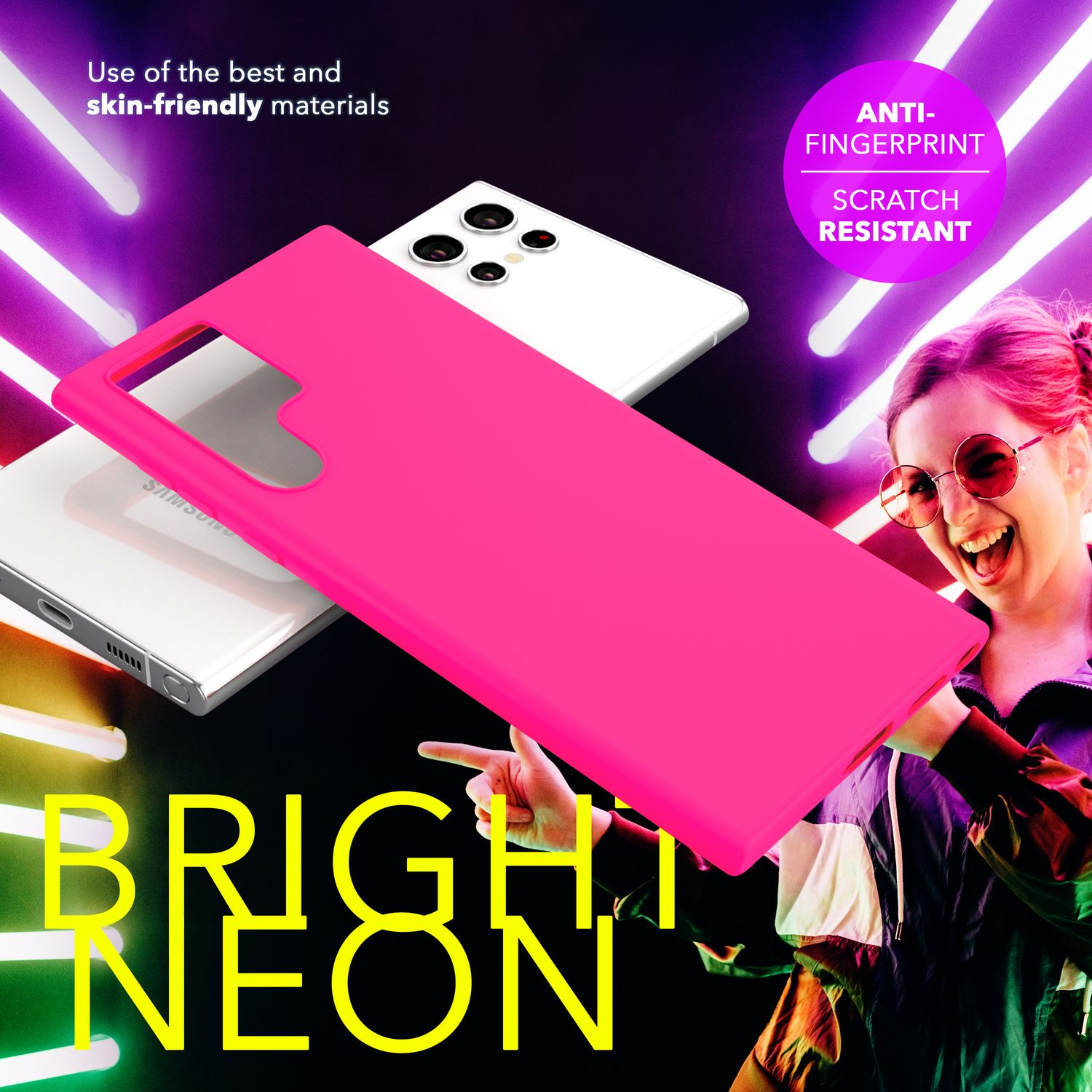 Coque de téléphone rose néon vif tenue par une femme avec des lunettes de soleil, avec un téléphone blanc et des néons en arrière-plan.