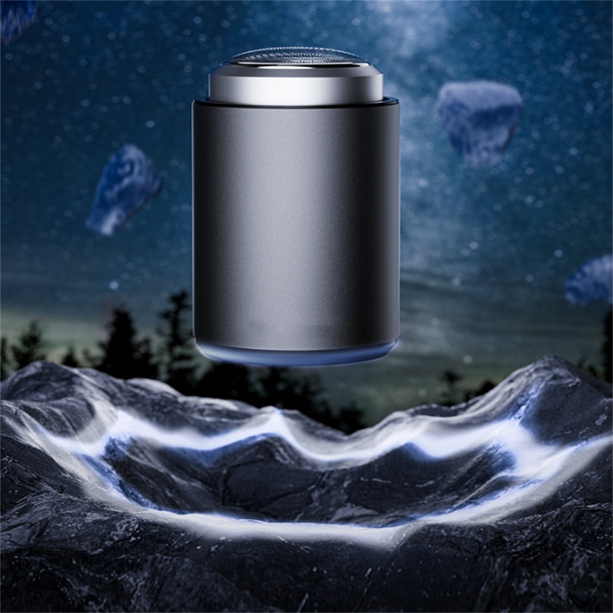 Zylindrischer elektrischer Rasierer in Metallic-Grau mit silberner Oberseite, vor Sternenhimmel.