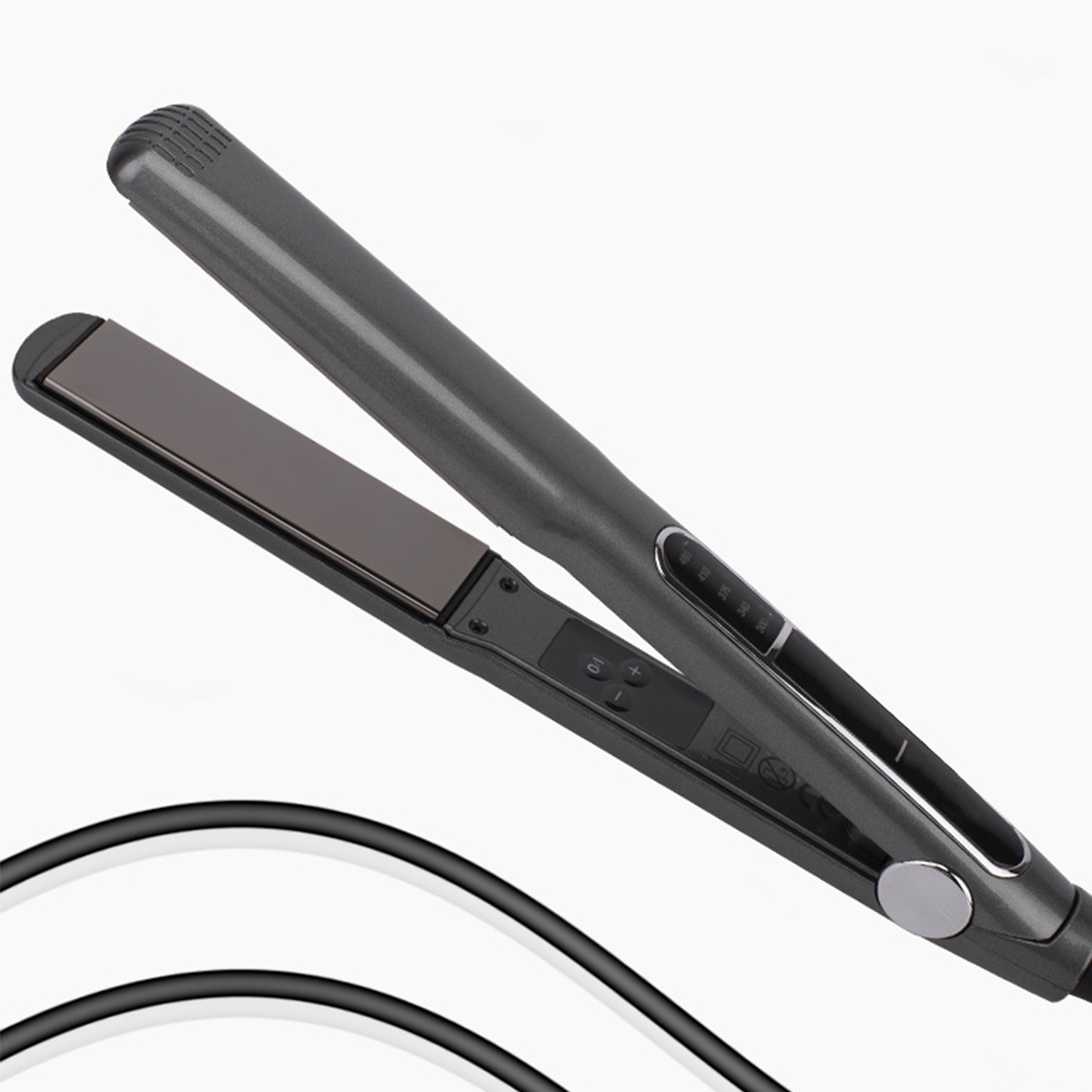 Graues Glätteisen mit schwarzem Kabel. Das Bügeleisen ist offen.