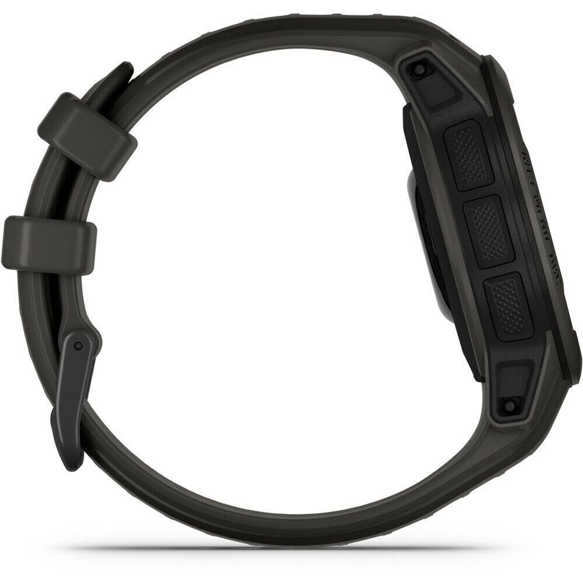 Eine schwarze Garmin-Smartwatch am Handgelenk, mit Knöpfen und dem Armband.