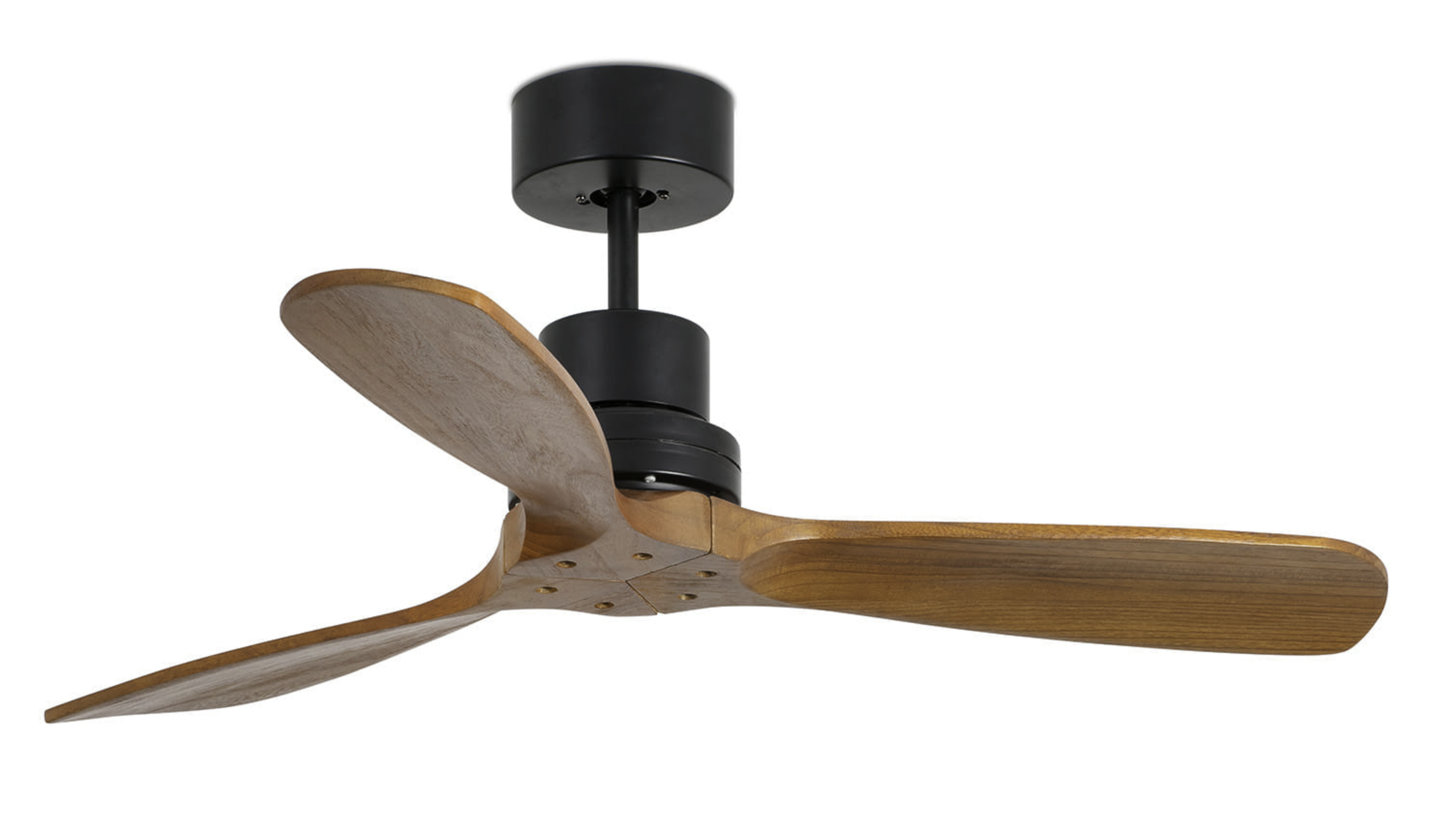 Ventilatore da soffitto con tre pale in legno e alloggiamento motore nero.