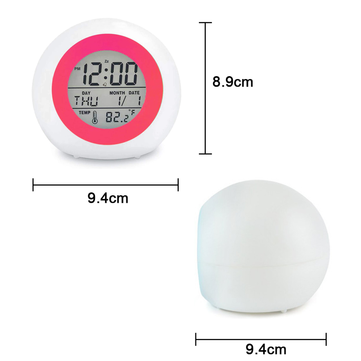 Ein weißer digitaler Wecker mit angezeigten Abmessungen. Er zeigt Zeit, Tag, Datum und Temperatur an.