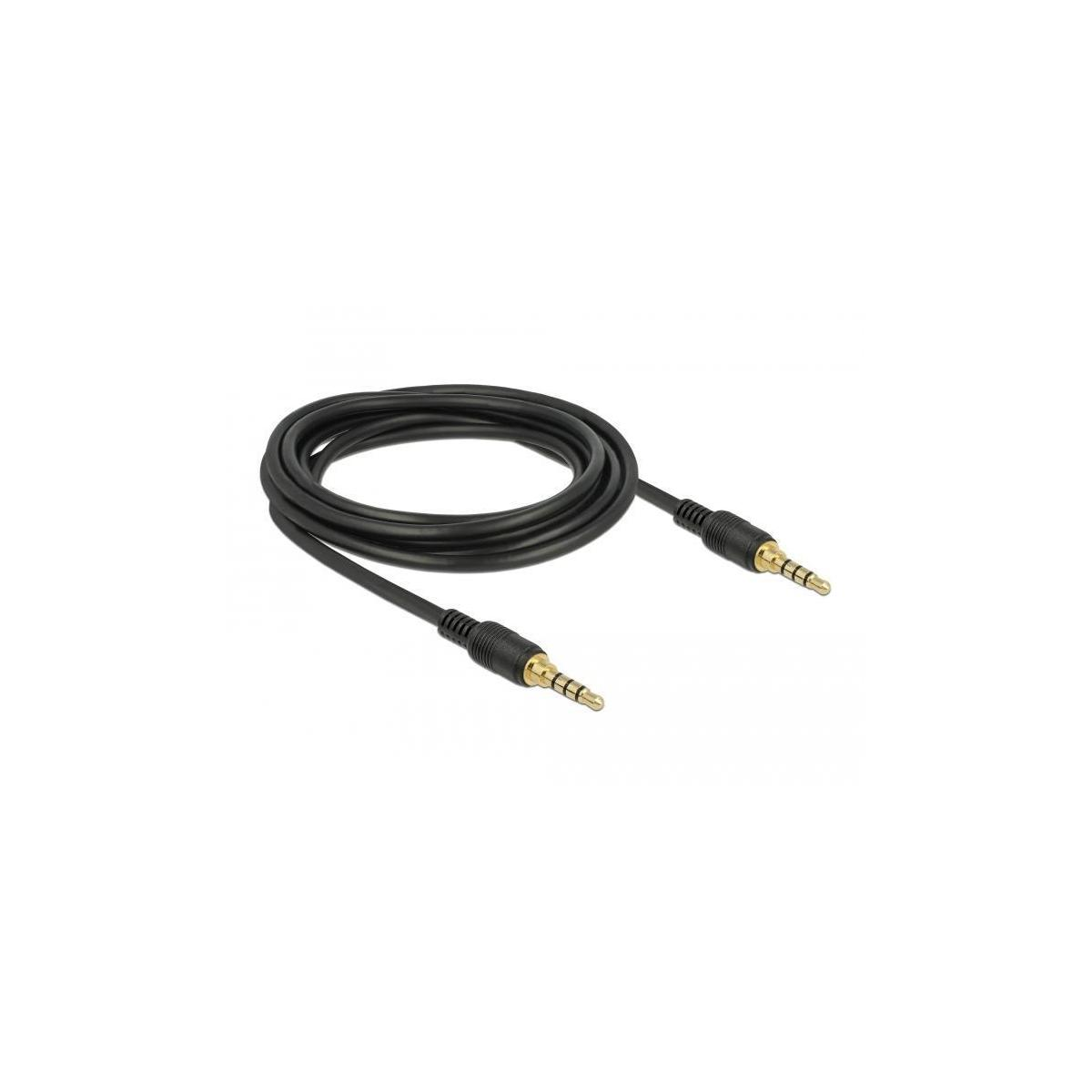 Ein Audiokabel mit zwei 3,5-mm-Klinken, flach auf einer weißen Oberfläche liegend.