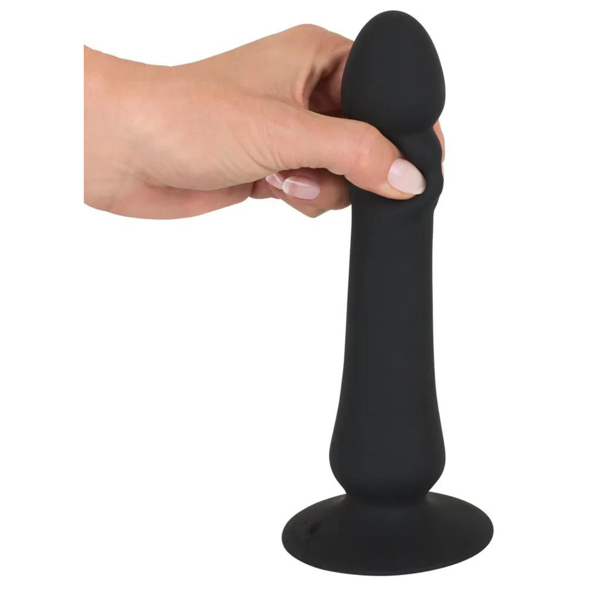 Hand hält einen schwarzen Dildo. Der Dildo ist schwarz und hat einen ausgestellten Fuß.