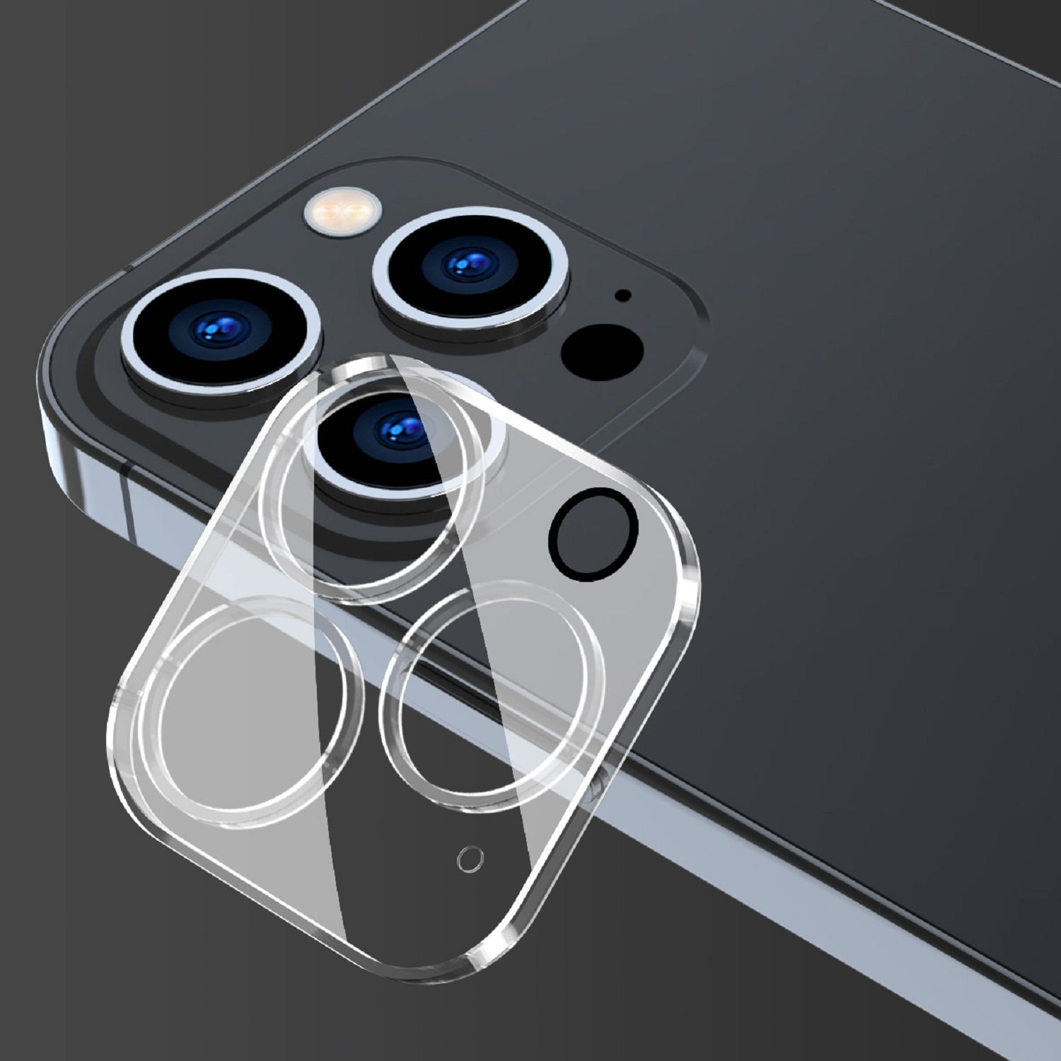 Nahaufnahme eines Kameraschutzglases für ein Telefon. Der Schutz ist transparent und auf den Linsen des Telefons platziert.